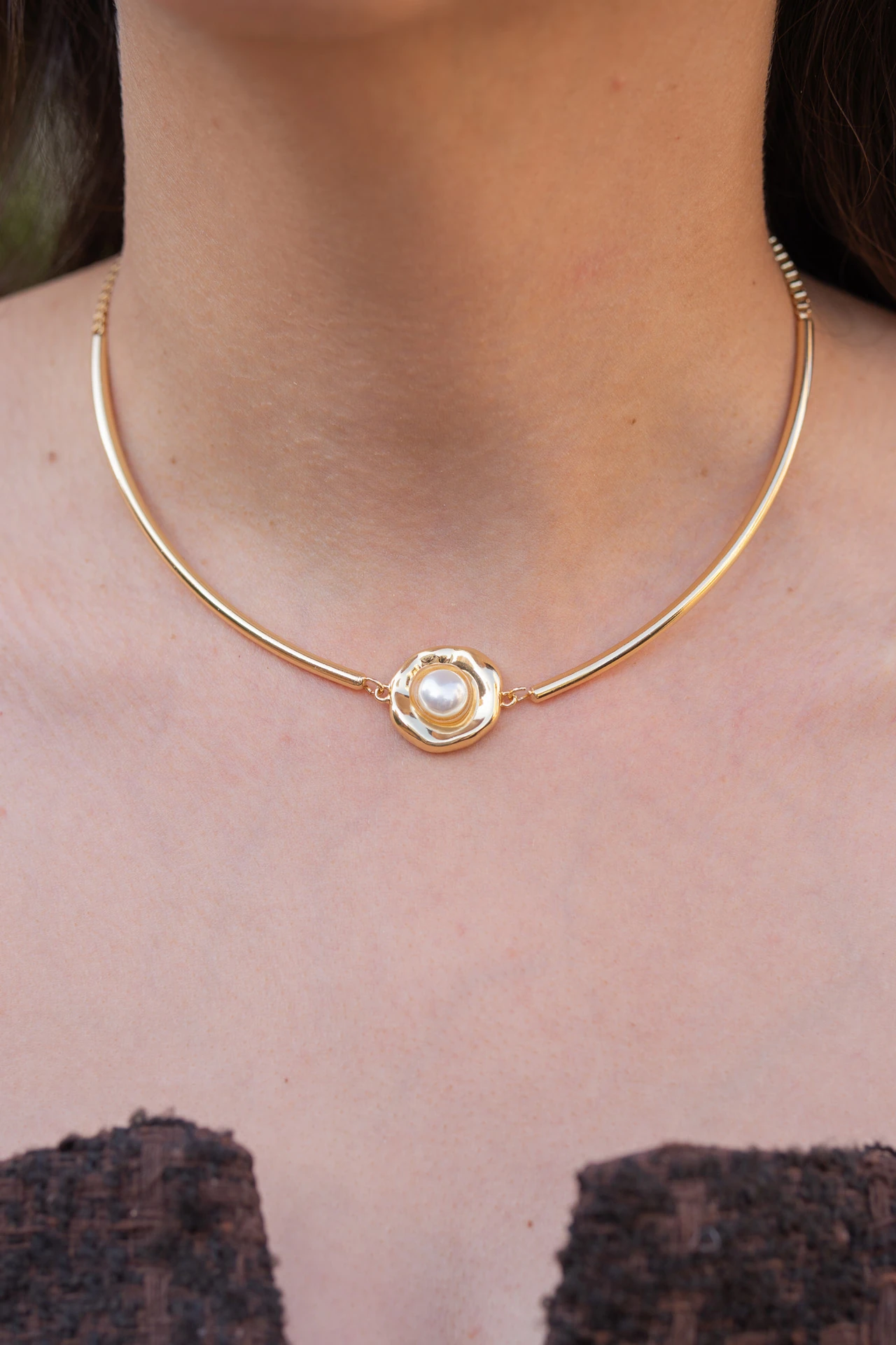 Organik Çerçeveli İnci Detaylı Tasma Kolye