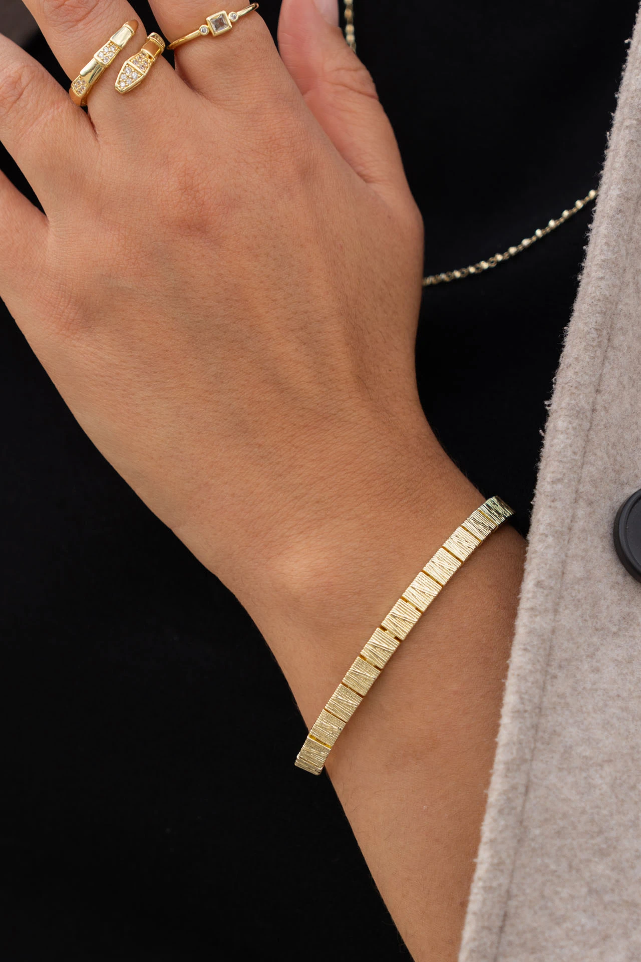 Altın Rengi Dokulu Kare Link Bileklik