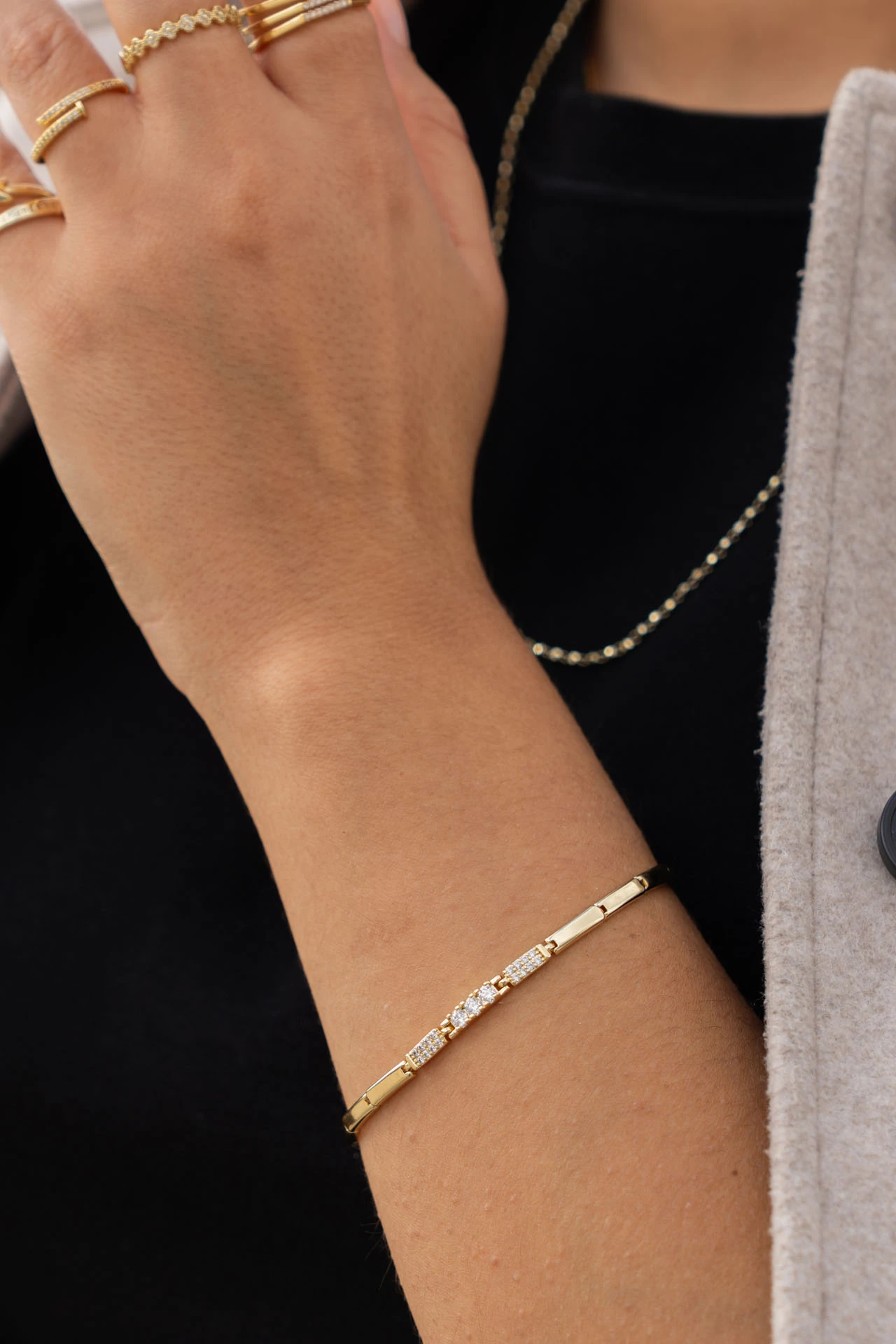 Altın Rengi Zirkon Taşlı Çubuk Detaylı Bileklik