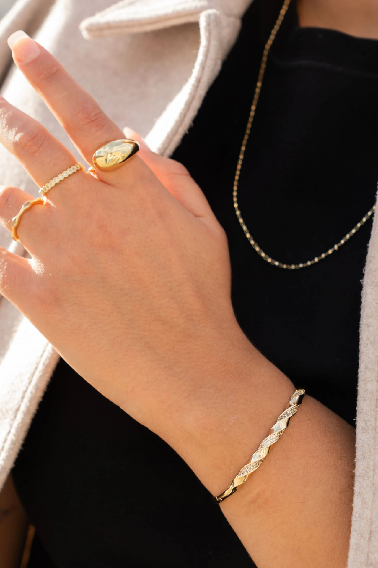 Altın Rengi Zirkon Taşlı Burgu Kelepçe Bileklik