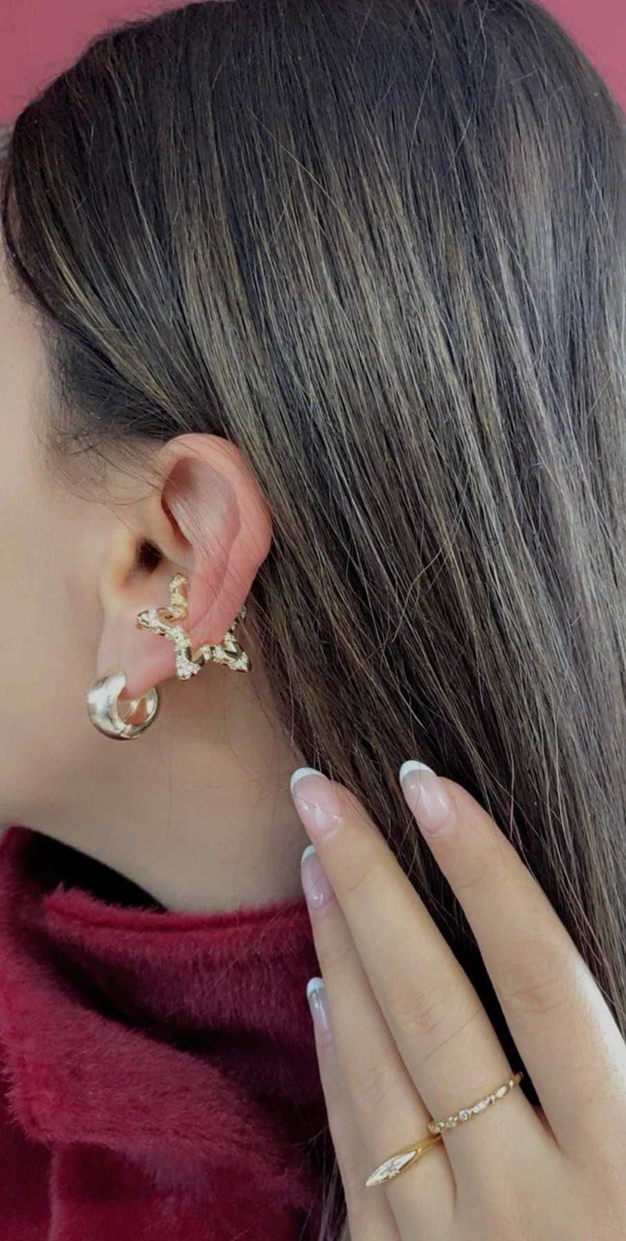 Altın Rengi Yıldız Tasarım Taşlı Kıkırdak Küpe