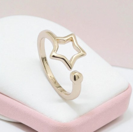 Altın Renkli İçi Boş Yıldız Figürlü Ayarlanabilir Yüzük