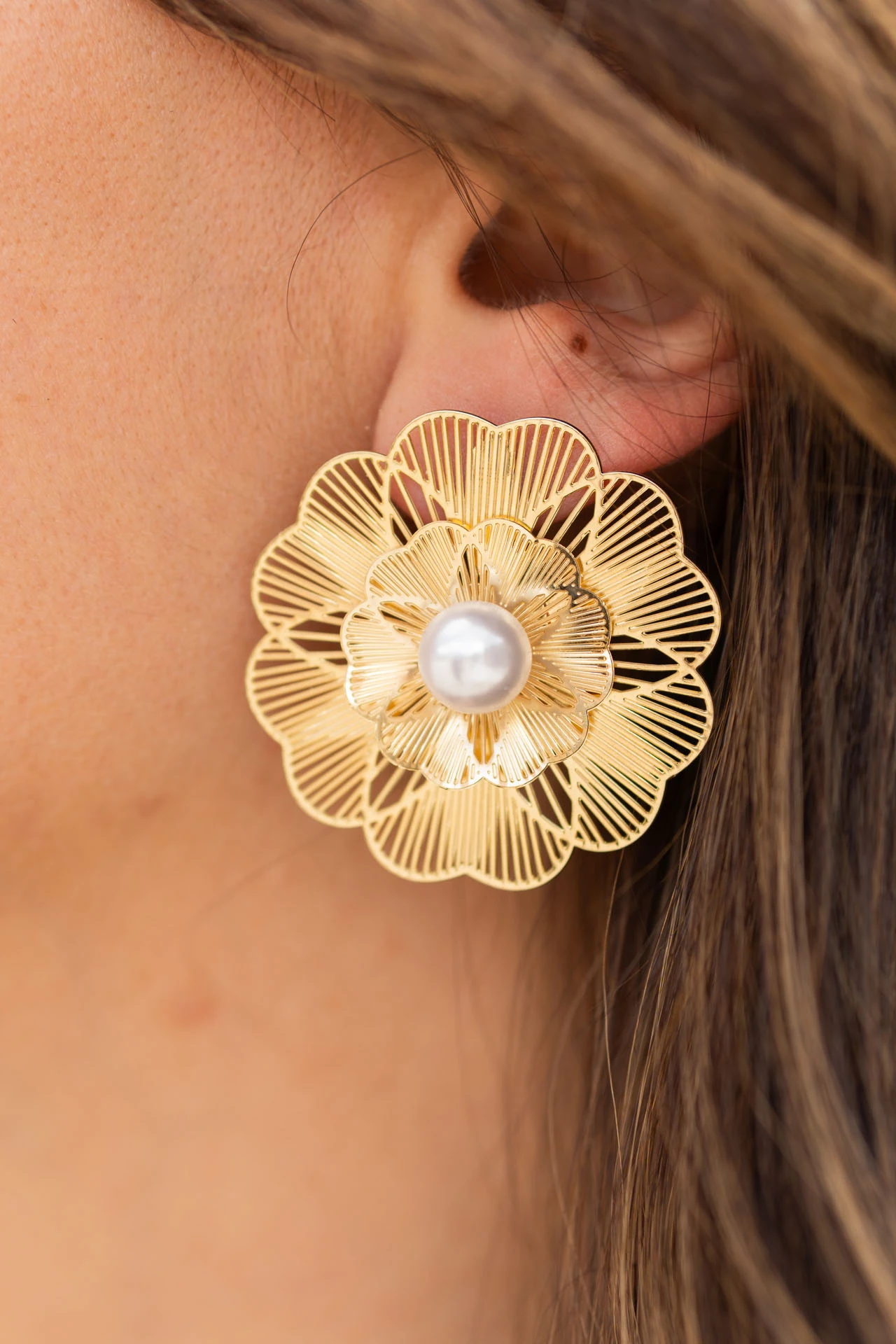 Altın Renkli İnci Detaylı Telkari Çiçek Küpe