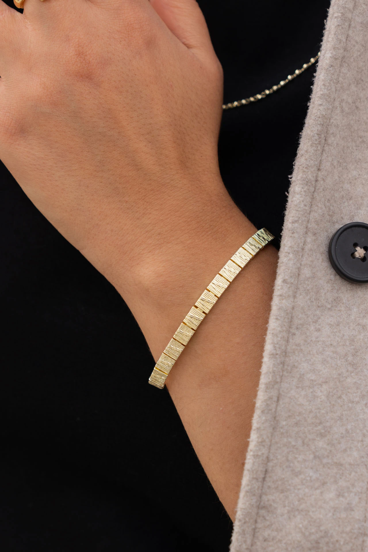 Altın Rengi Dokulu Kare Link Bileklik