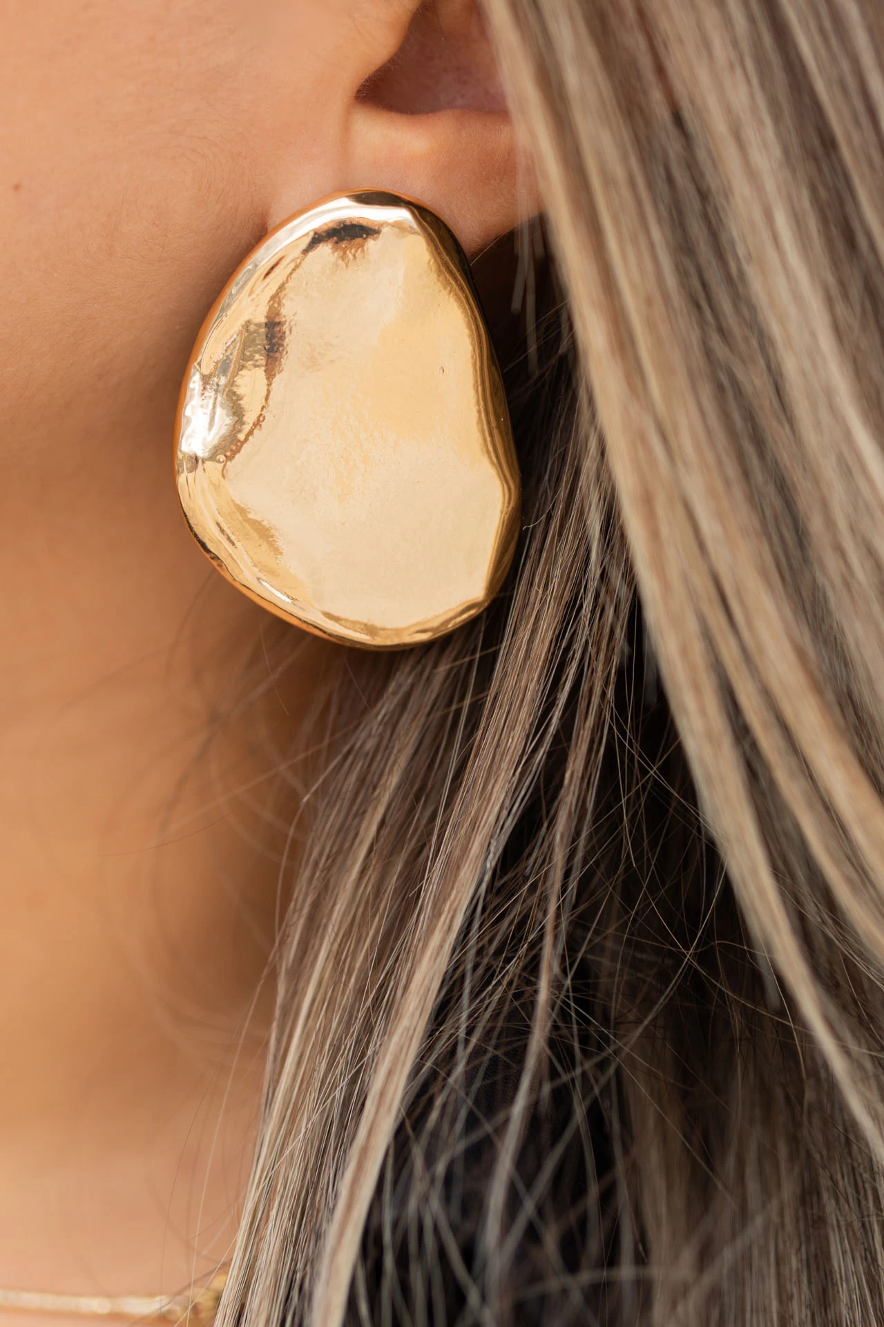 Altın Renkli Organik Formlu Düzensiz Küpe