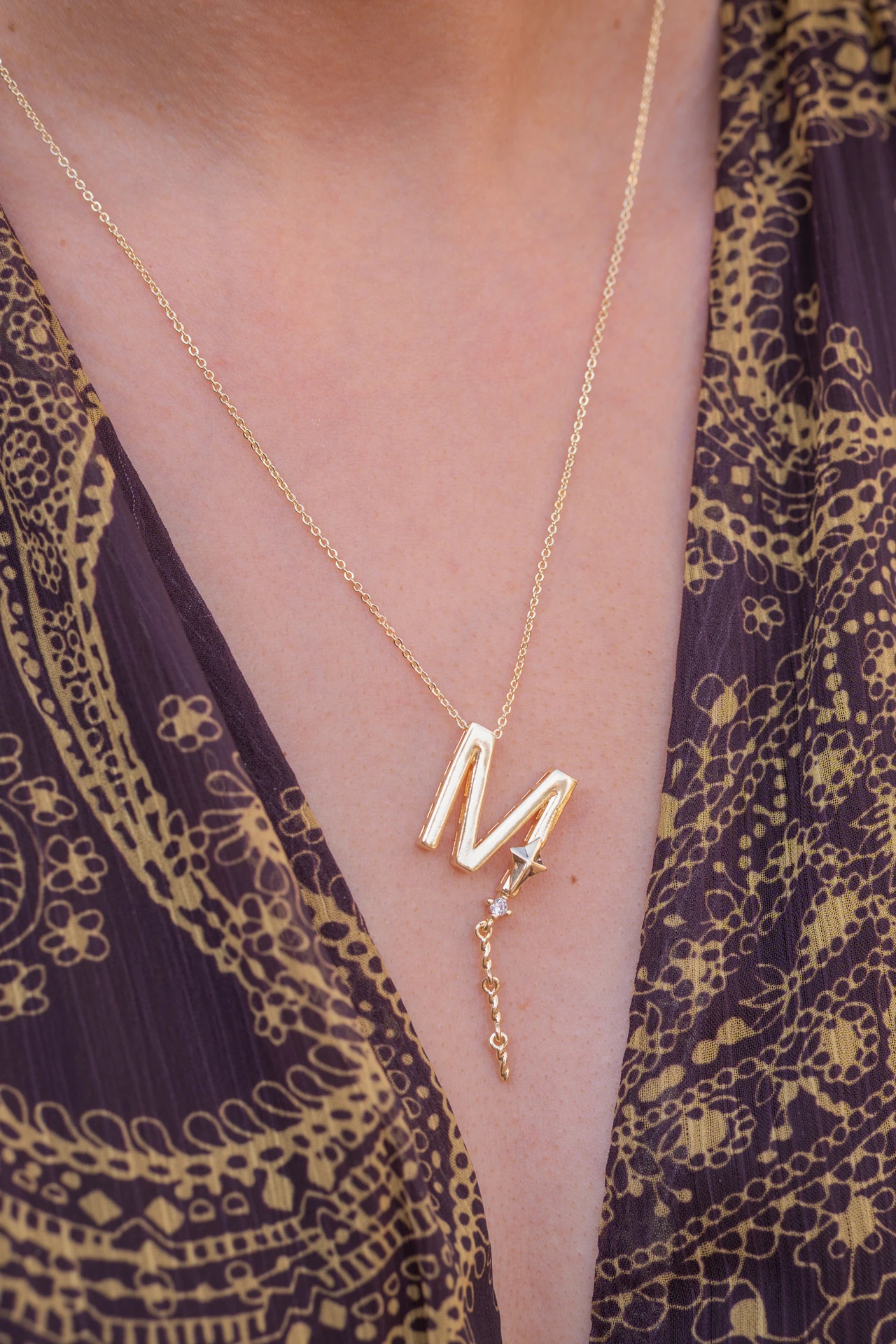 Altın Renkli Zirkon Taşlı M Harfi Kolye