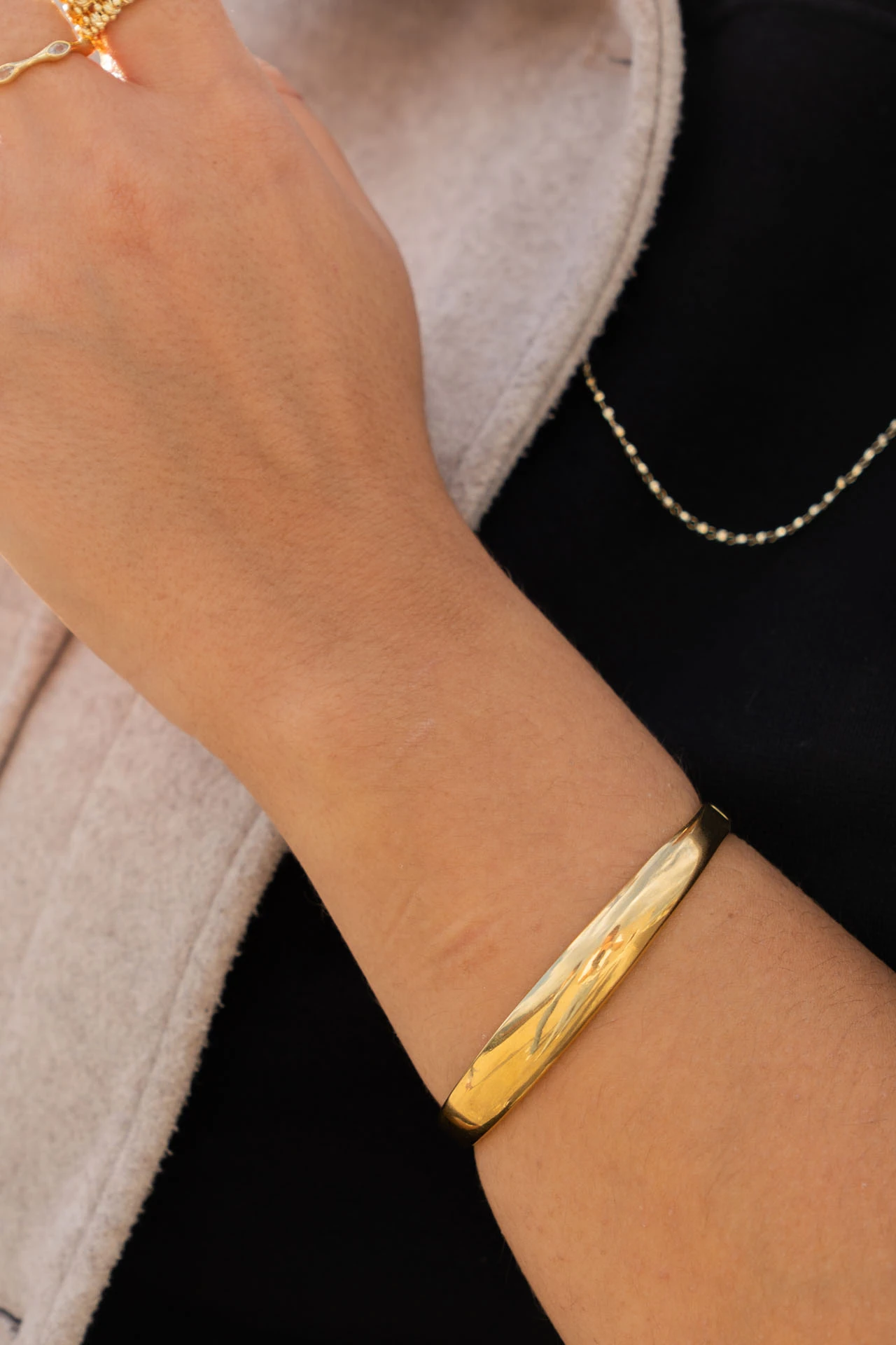 Altın Rengi Minimalist Kelepçe Bileklik
