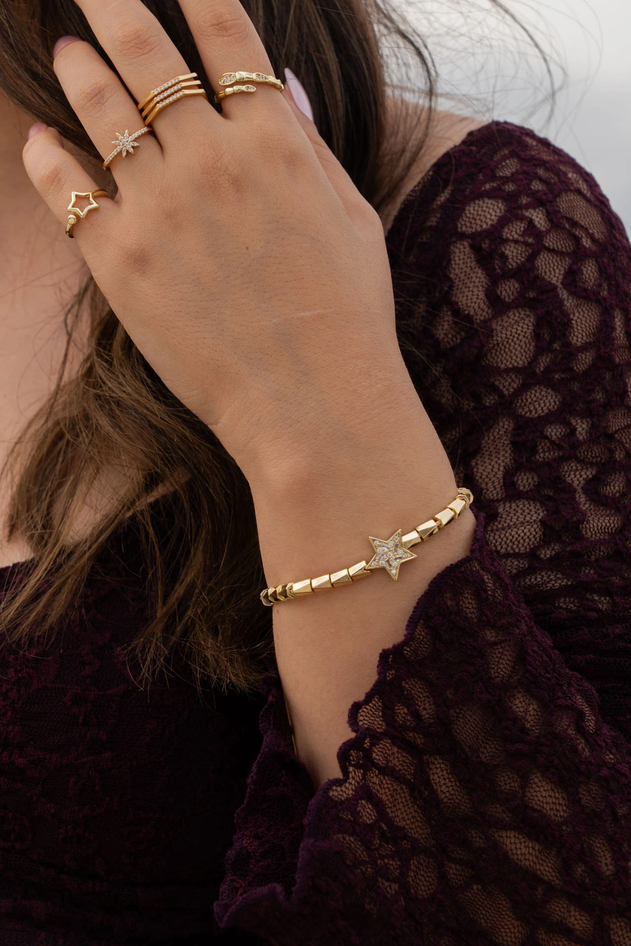 Altın Rengi Zirkon Taşlı Yıldız Detaylı Bileklik