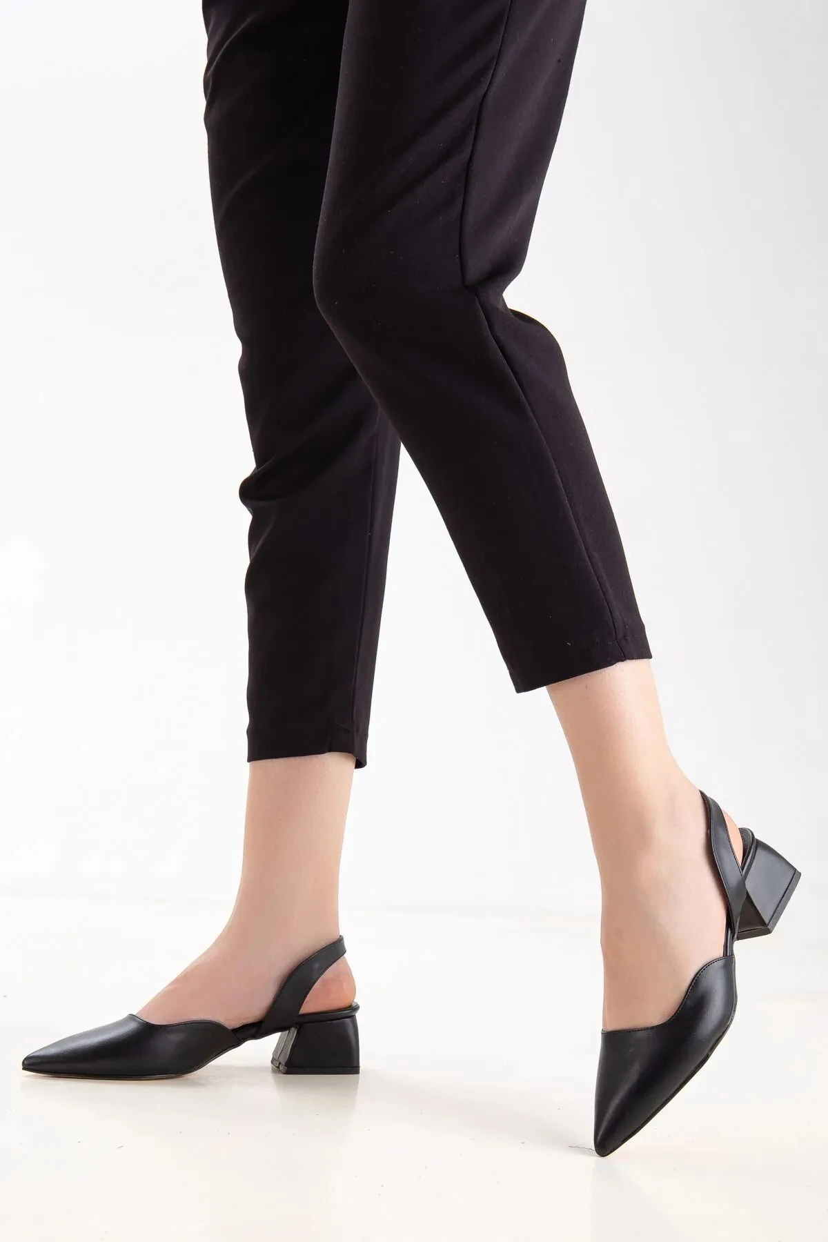 Solara Bej Kısa Topuklu Stiletto - siyah