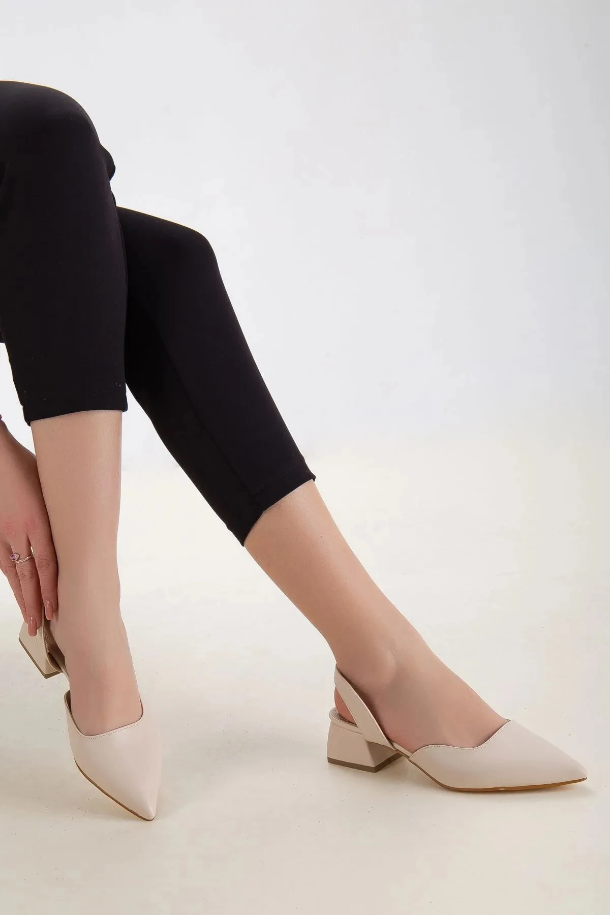 Solara Bej Kısa Topuklu Stiletto