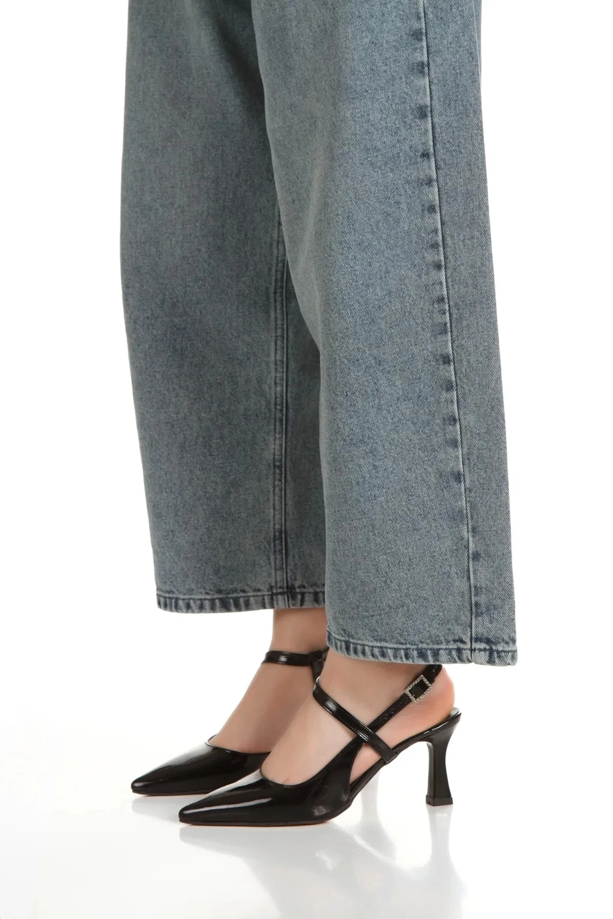 Viviane Beyaz Arkası Açık Stiletto - siyah