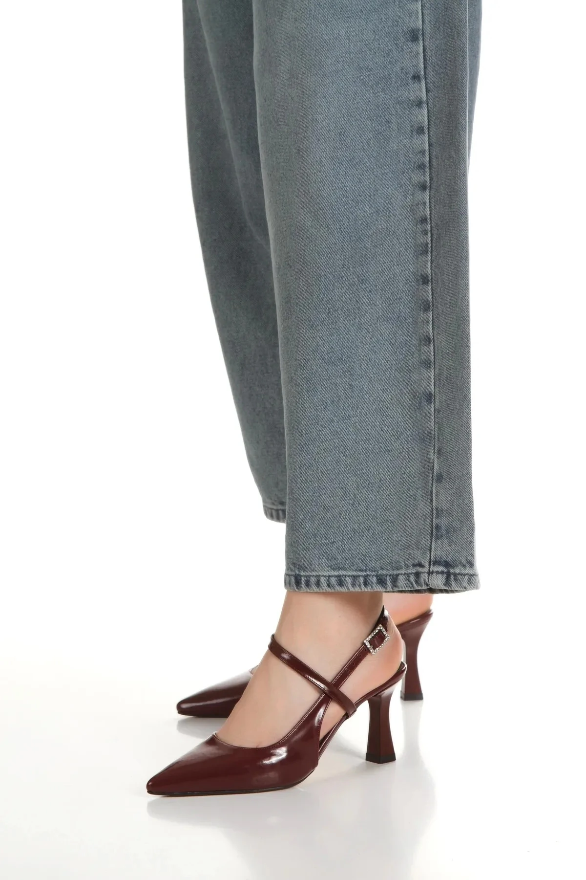 Viviane Beyaz Arkası Açık Stiletto - bordo