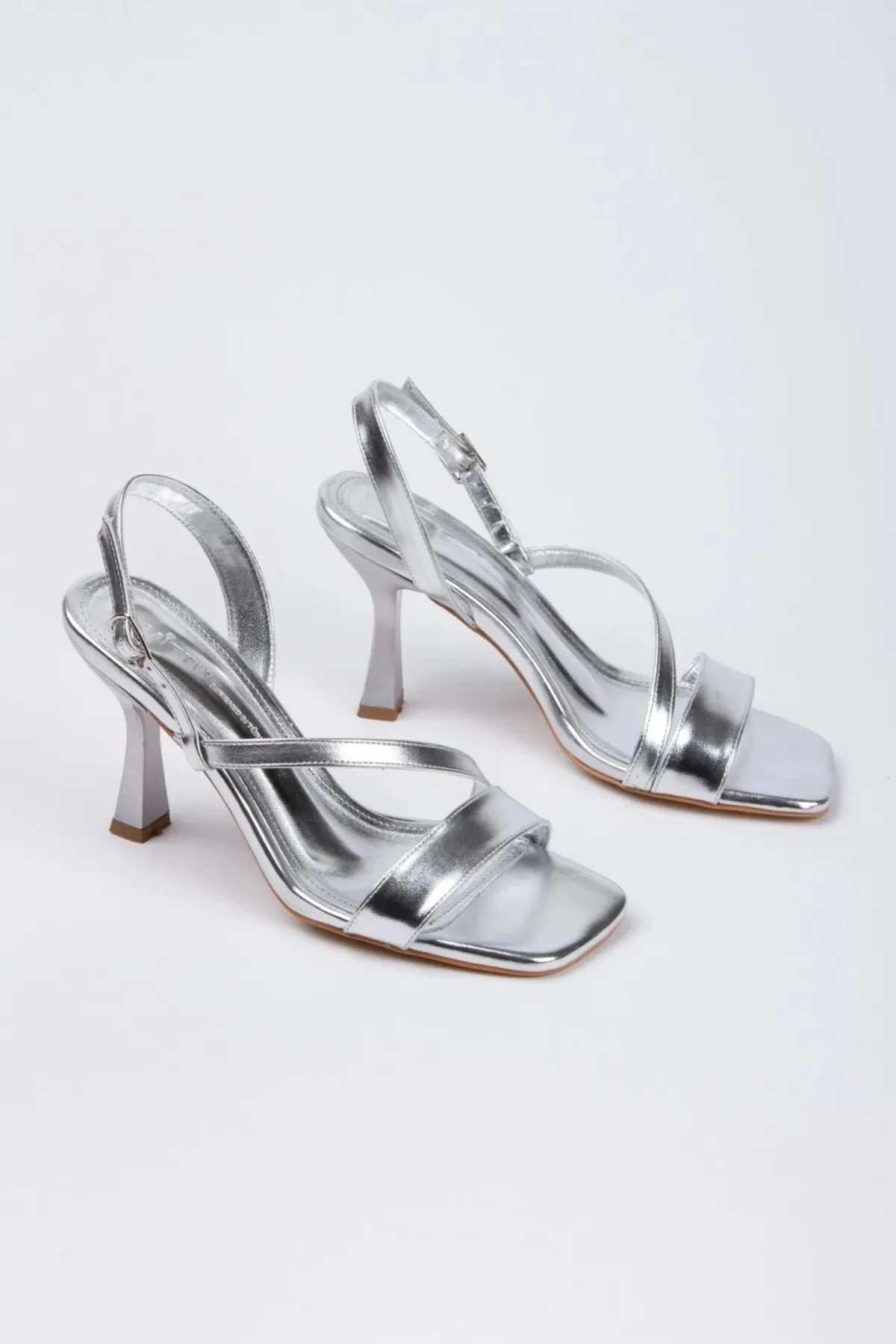 Vega Gümüş İnce Topuklu Sandalet