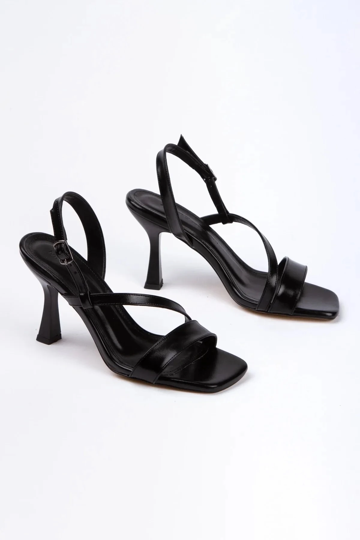 Vega Siyah İnce Topuklu Sandalet