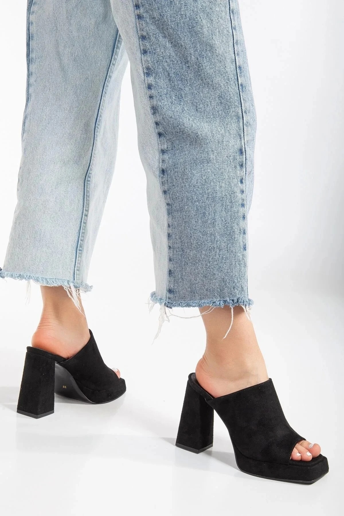 Lux Siyah Kalın Topuklu Terlik