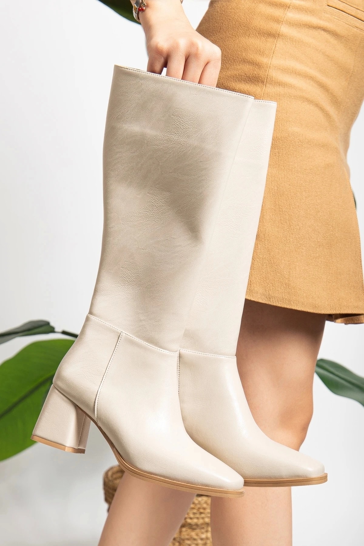 Sare Acı Kahve Küt Burun Topuklu Çizme - bej kut