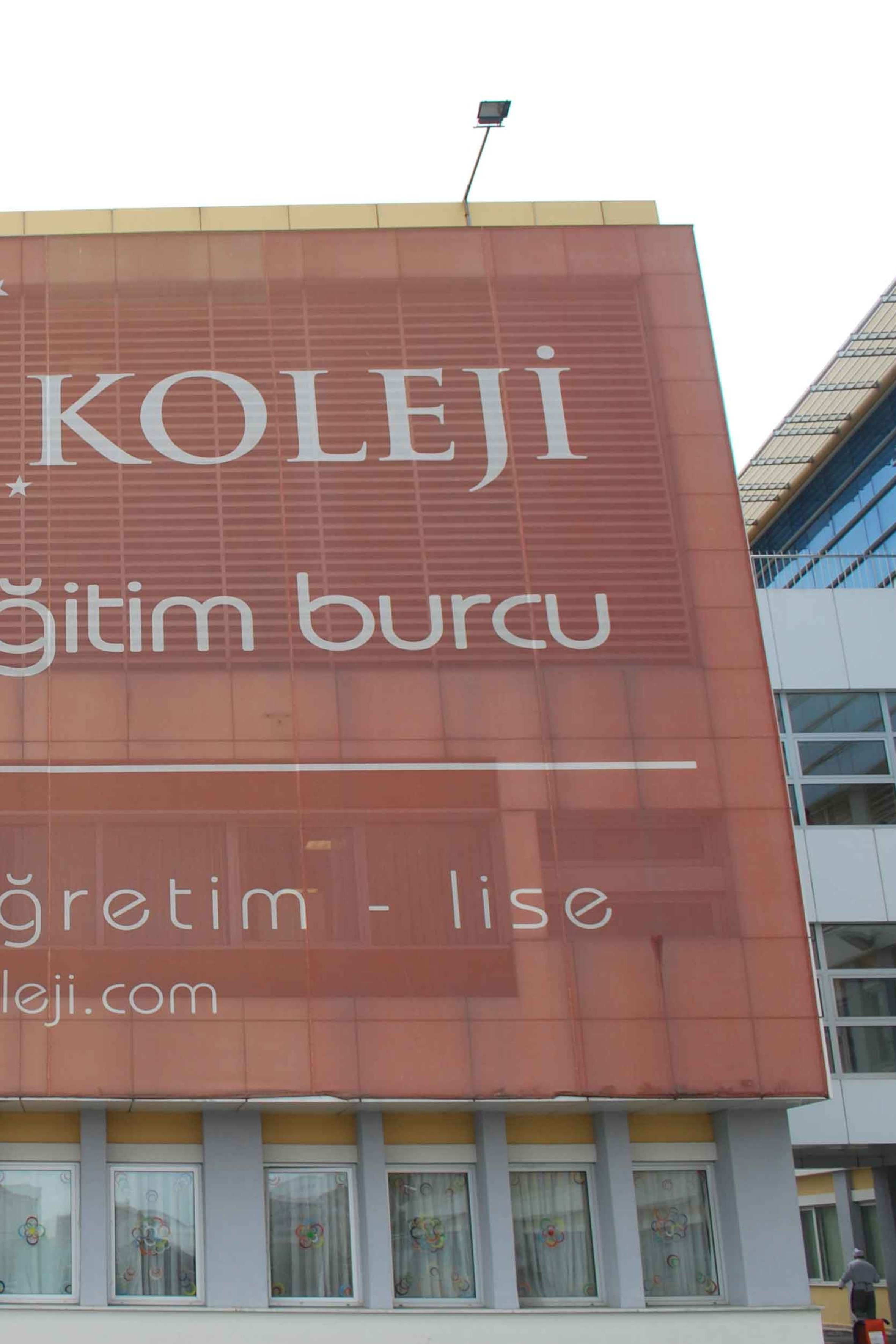 Mesh Branda Baskı (Delikli Branda) – Dijital Baskı İç ve Dış Mekan İçin