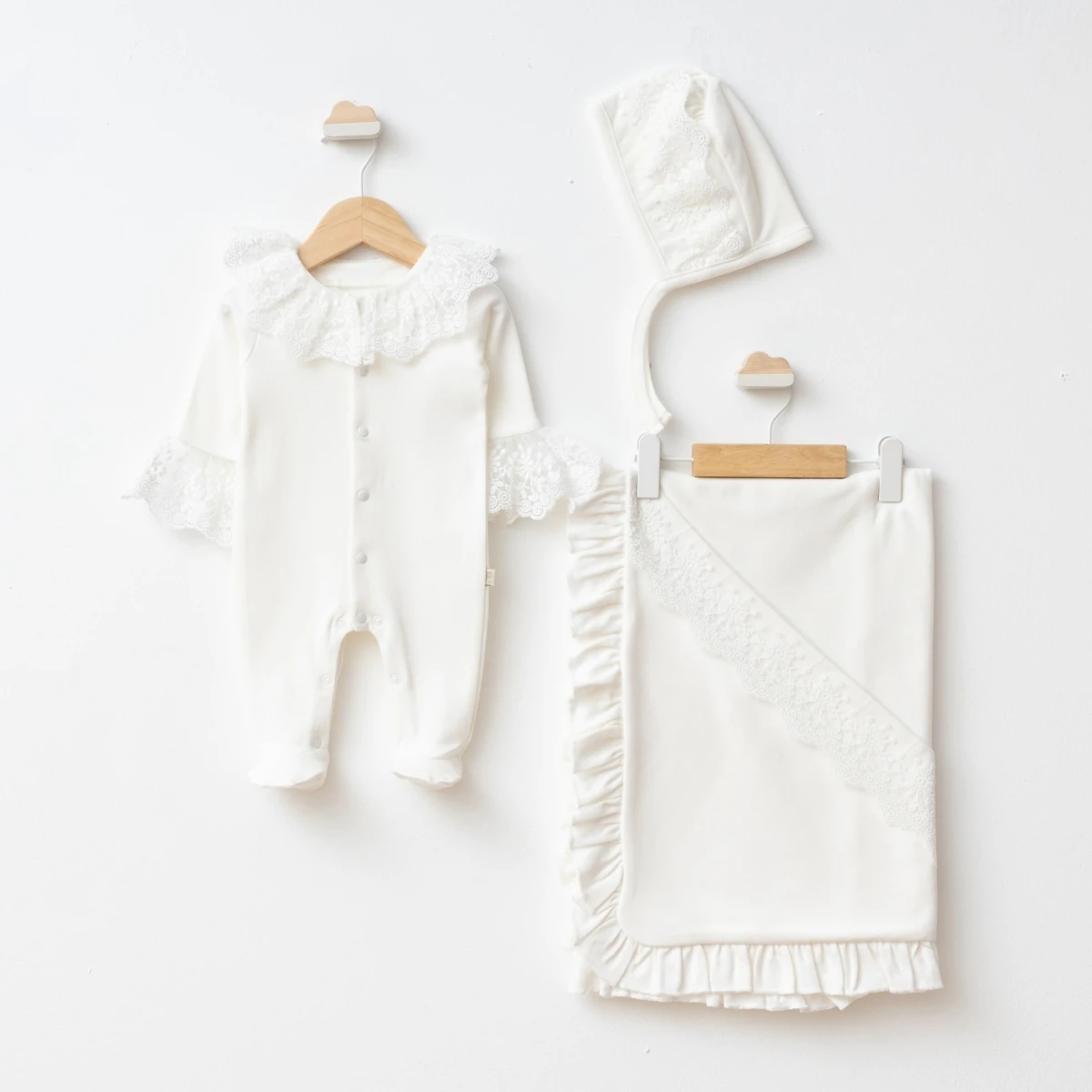 Kız Bebek 0-3 Ay Premıum Dantelli Battaniyeli 3Lü Hastane Çıkış Seti