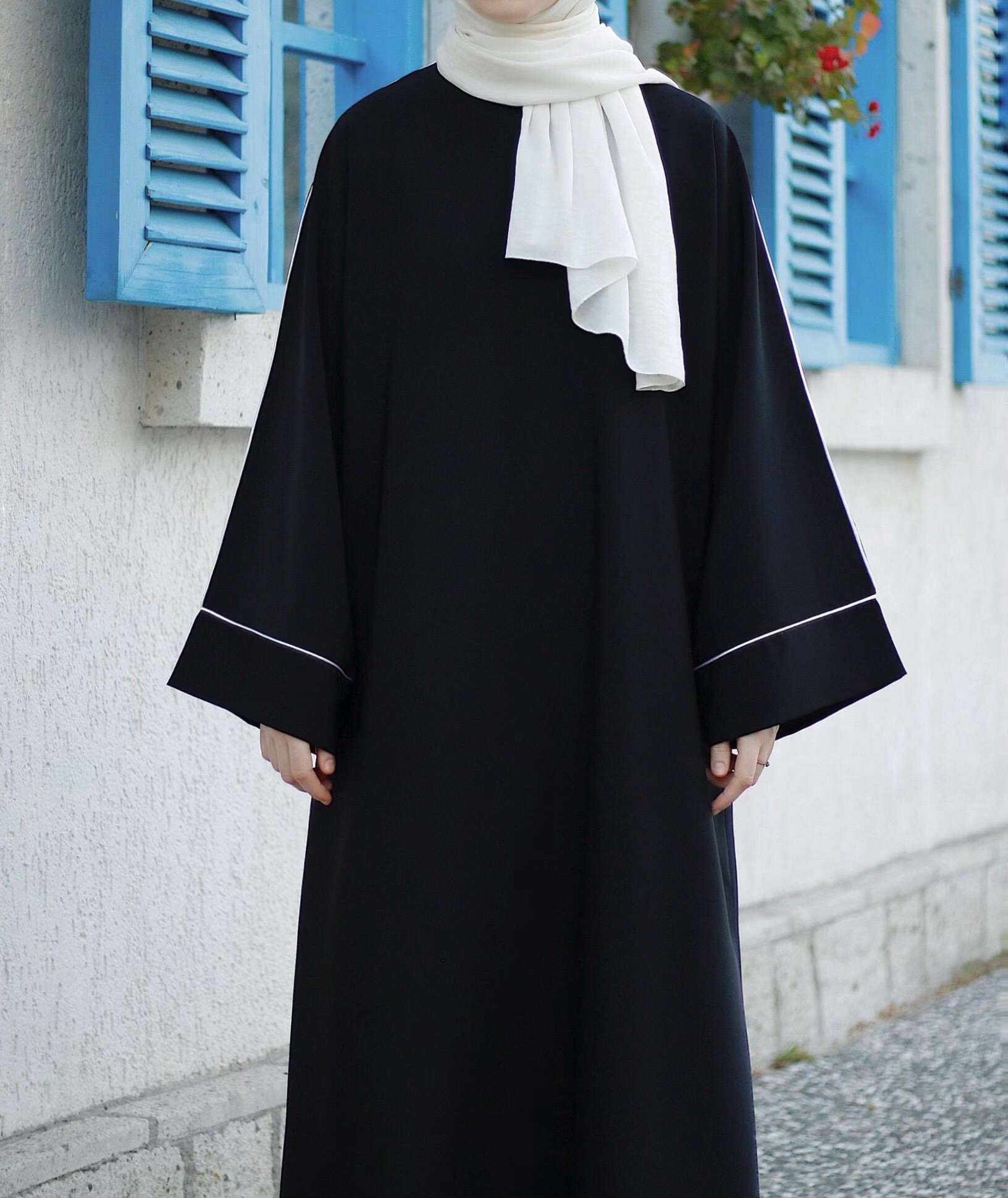 Çizgi Detaylı Abaya