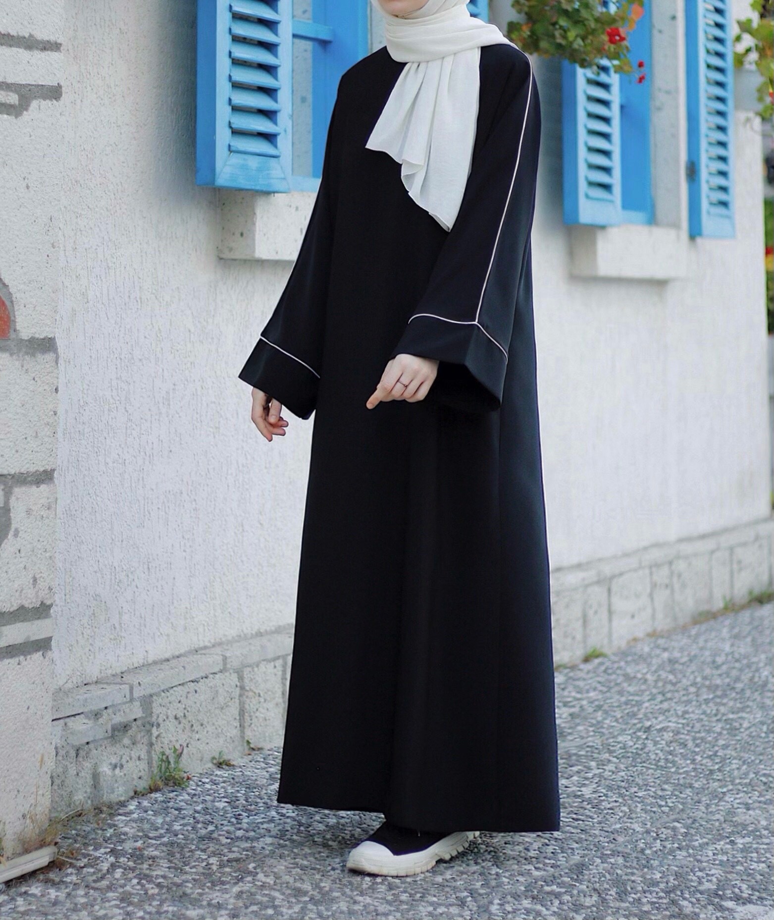 Çizgi Detaylı Abaya