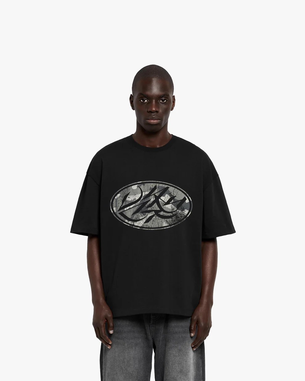 BROKEN SCRIPT TEE BLACK
