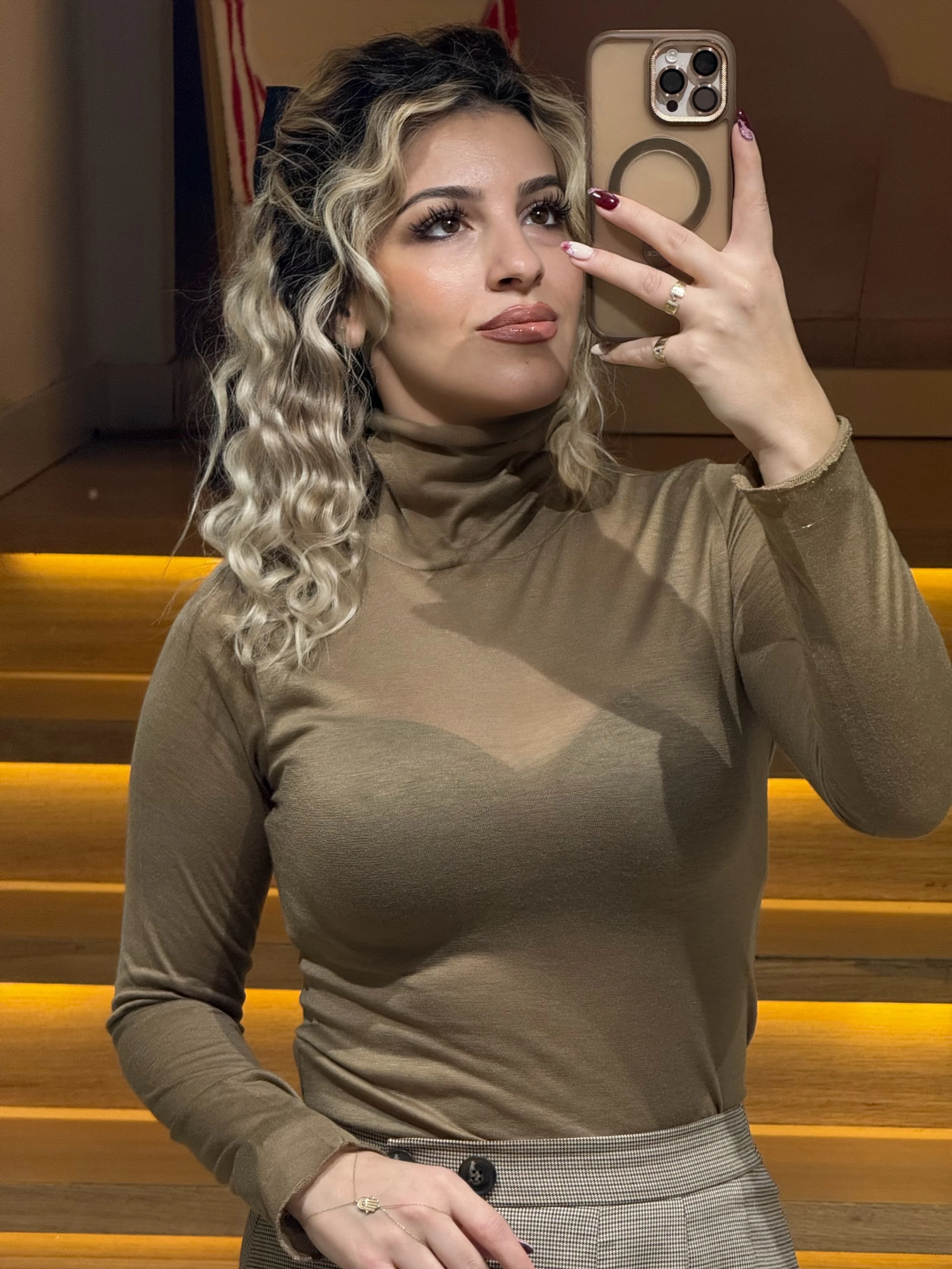 Açık Kahverengi Boğazlı Yaka Transparan Bluz