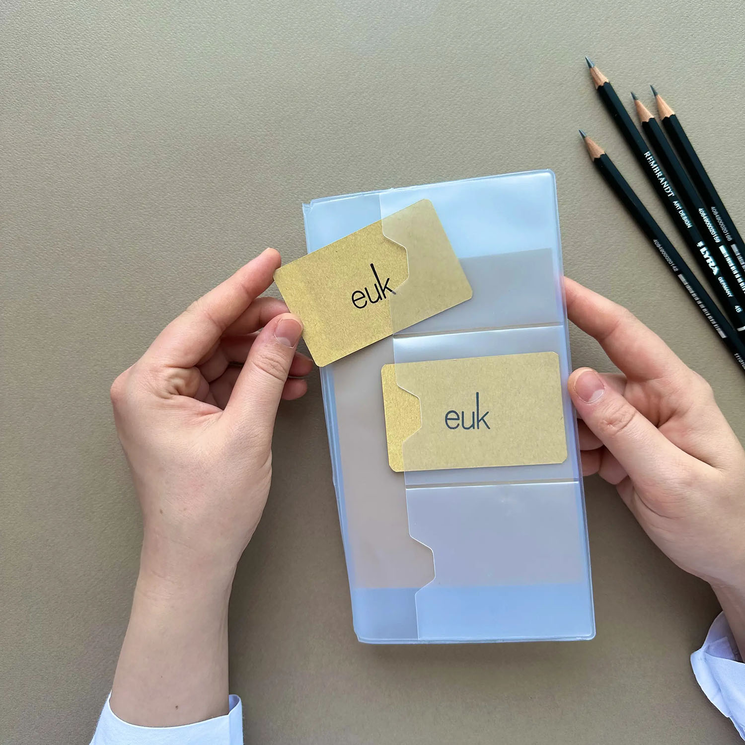 Euk Design Fermuarlı Şeffaf Kılıf