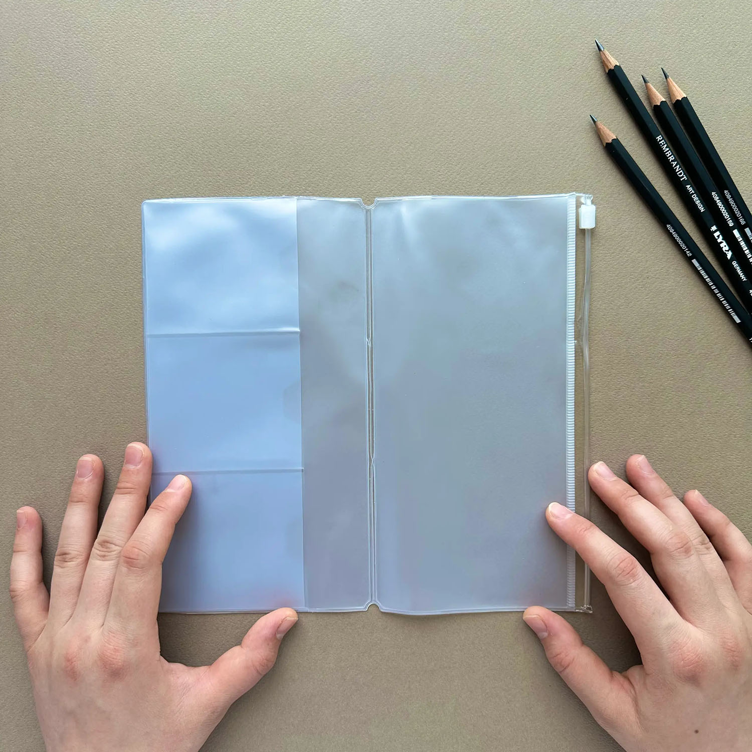 Euk Design Fermuarlı Şeffaf Kılıf