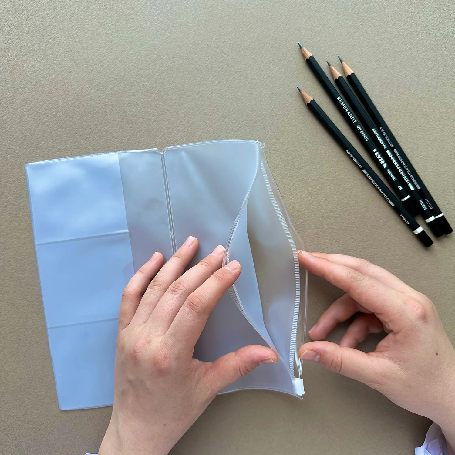 Euk Design Fermuarlı Şeffaf Kılıf