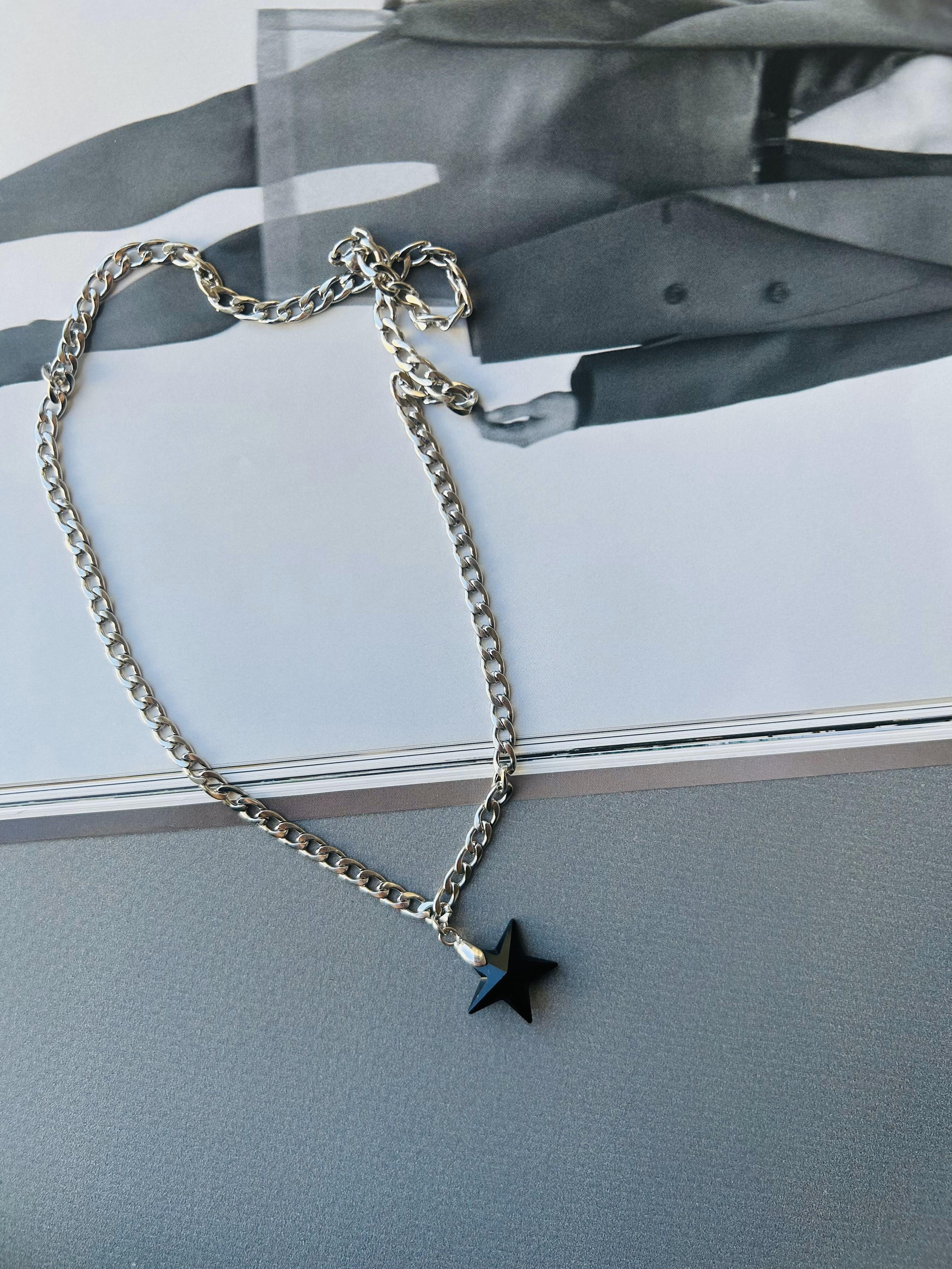 Swarovski Kristal Taş Siyah Yıldız Kolye
