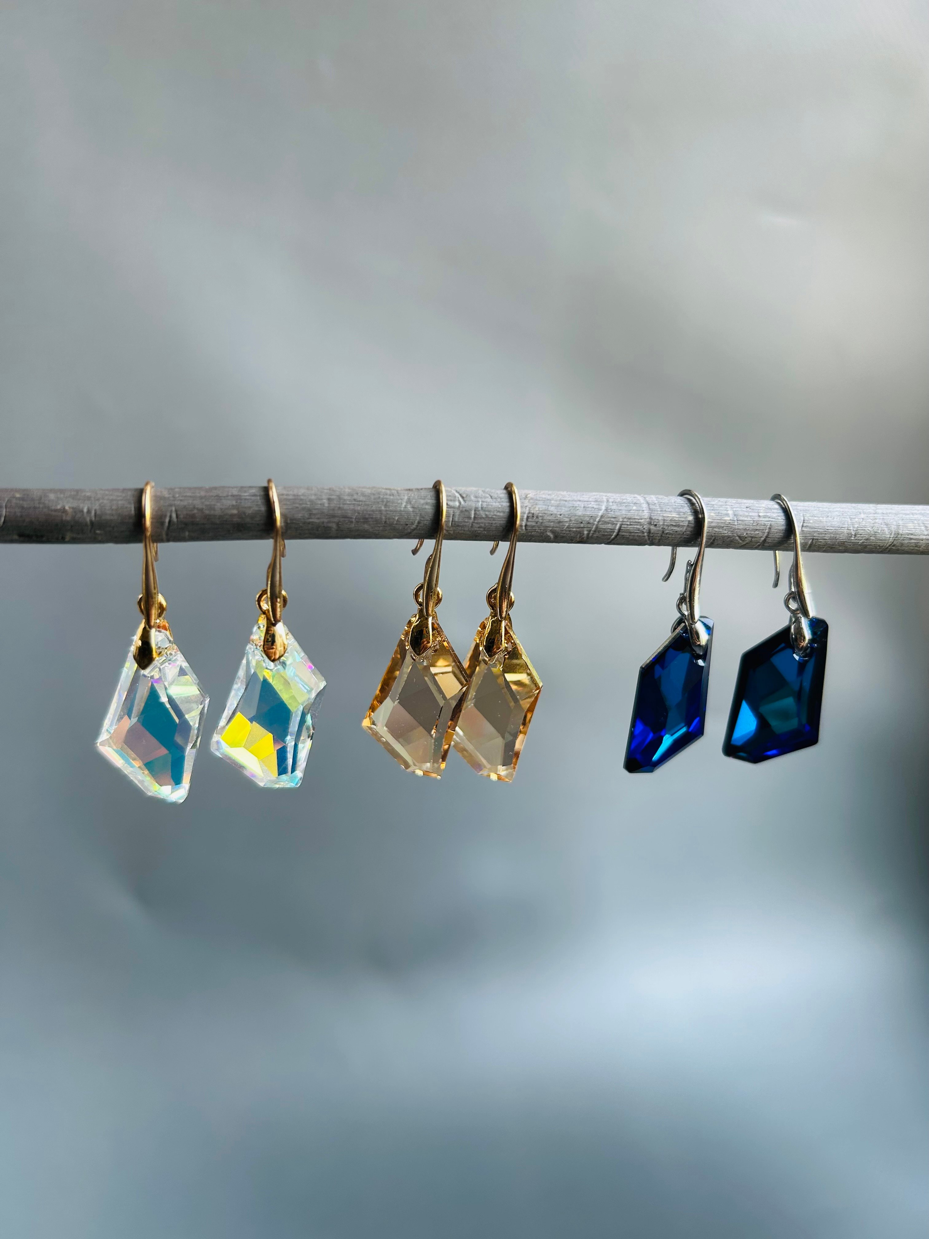 Swarovski Kristal Taş Gold Shape Küpe