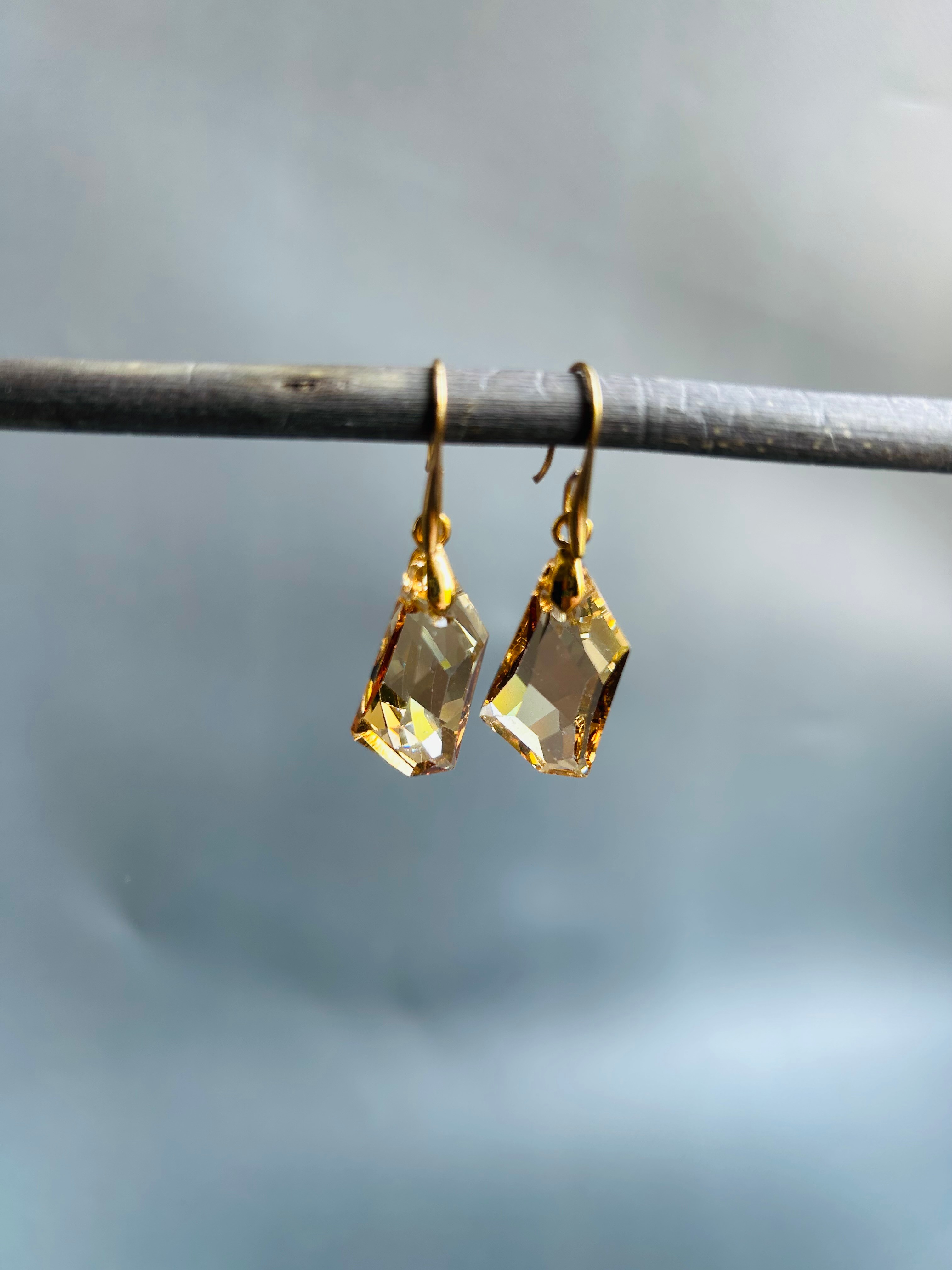 Swarovski Kristal Taş Gold Shape Küpe