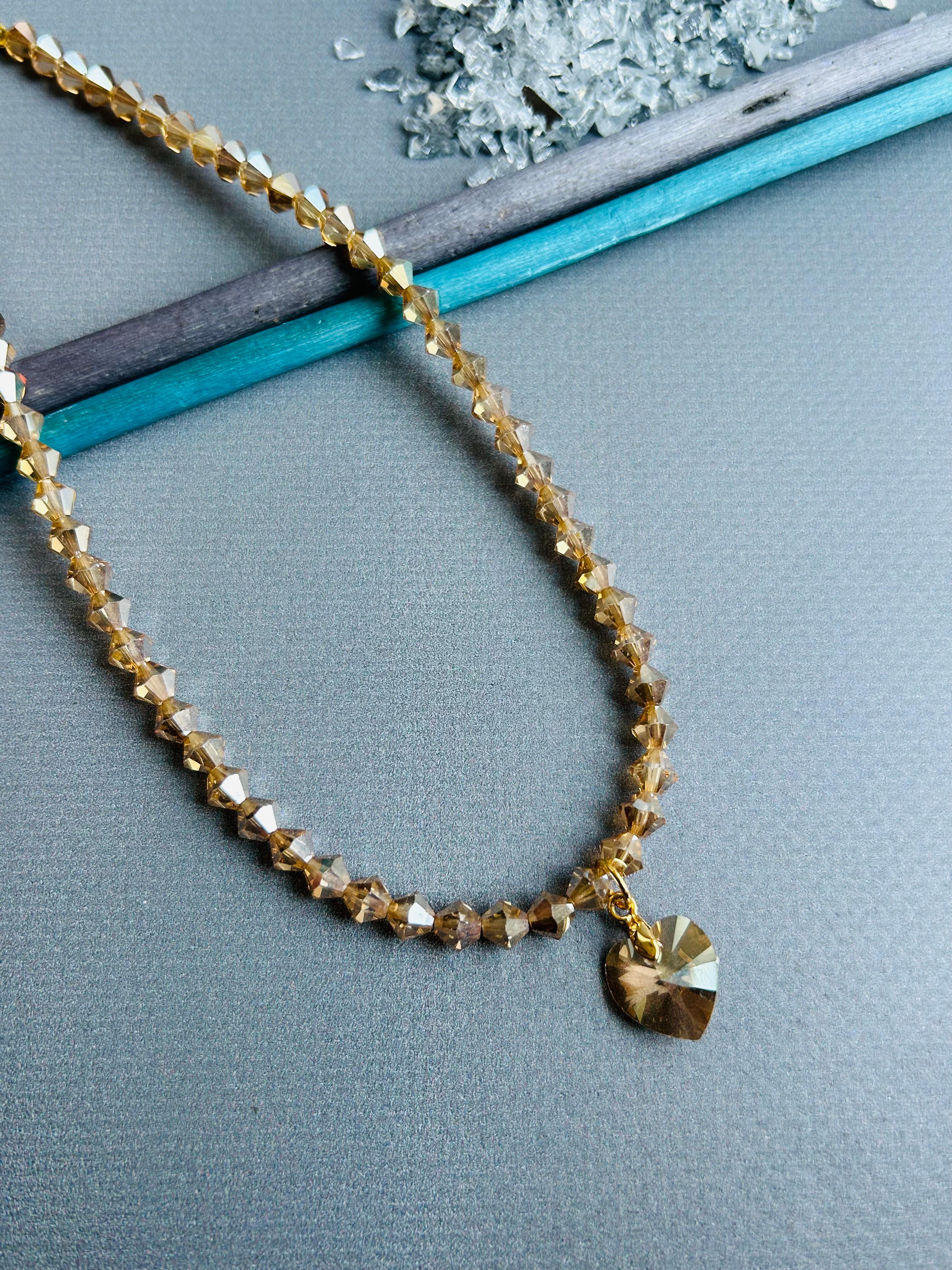 Swarovski Kristal Boncuk Piramit Kalp Kolye