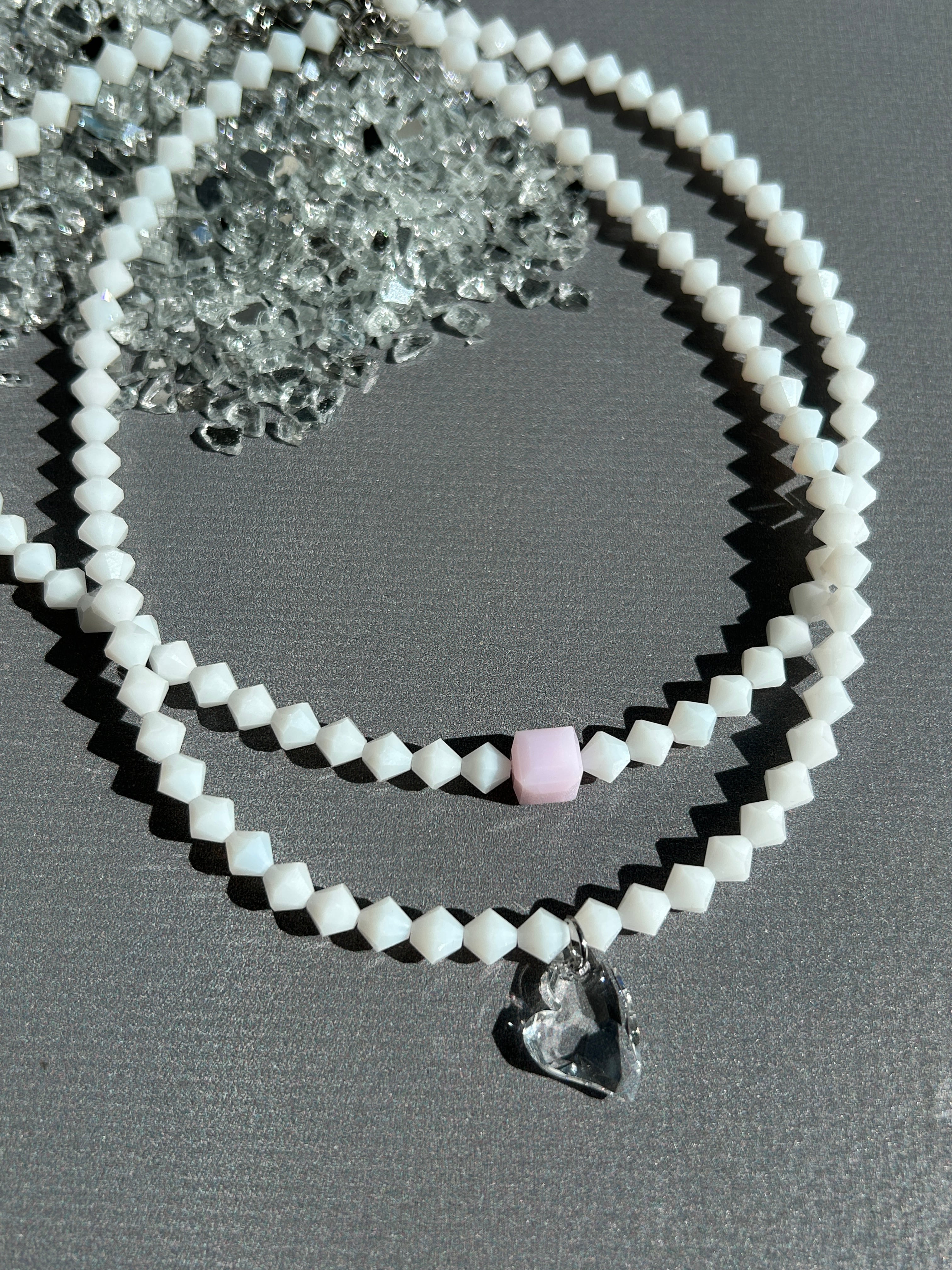 White Lotus Swarovski Kristal Boncuk Kolye
