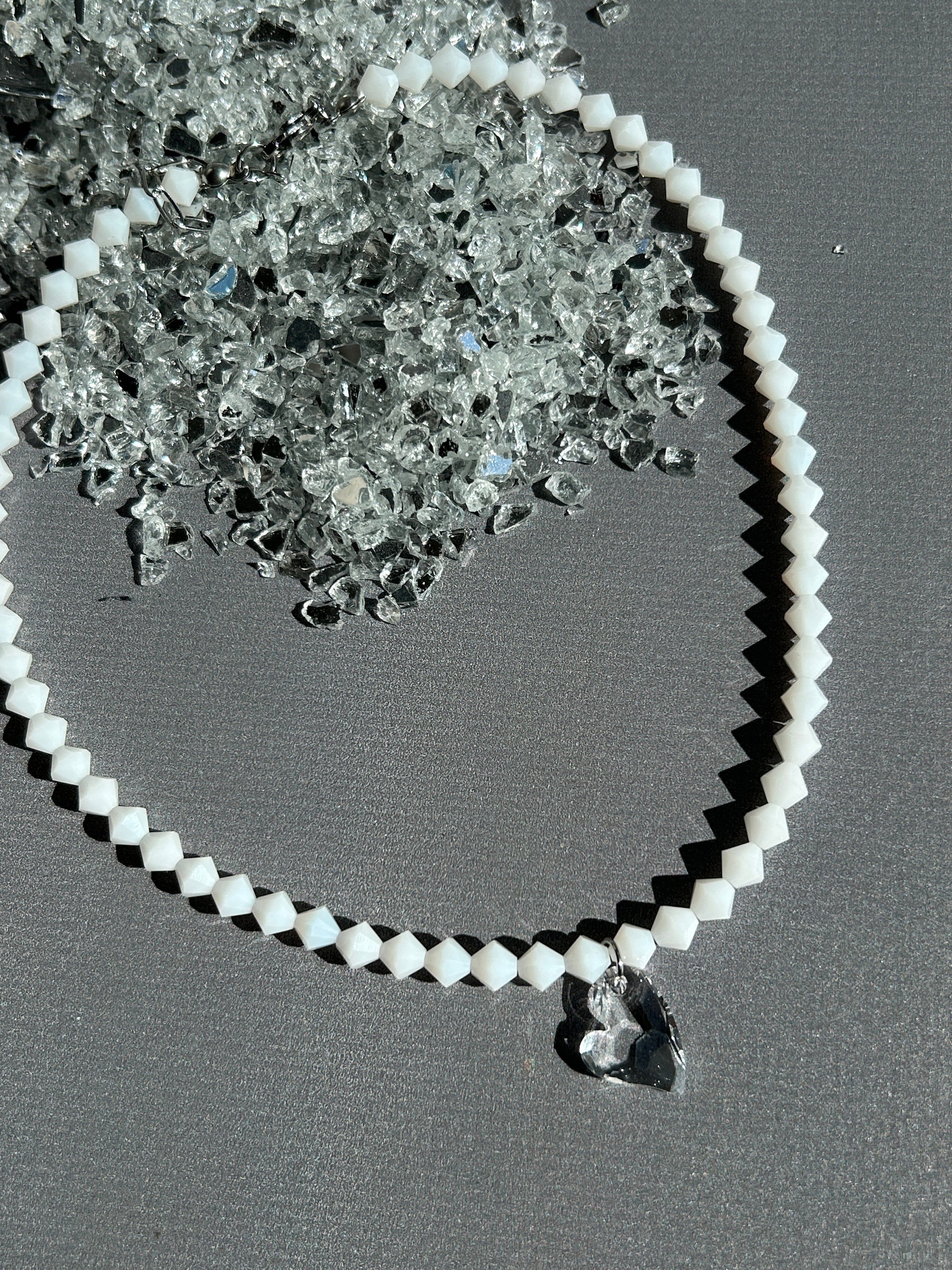 White Lotus Swarovski Kristal Boncuk Kolye