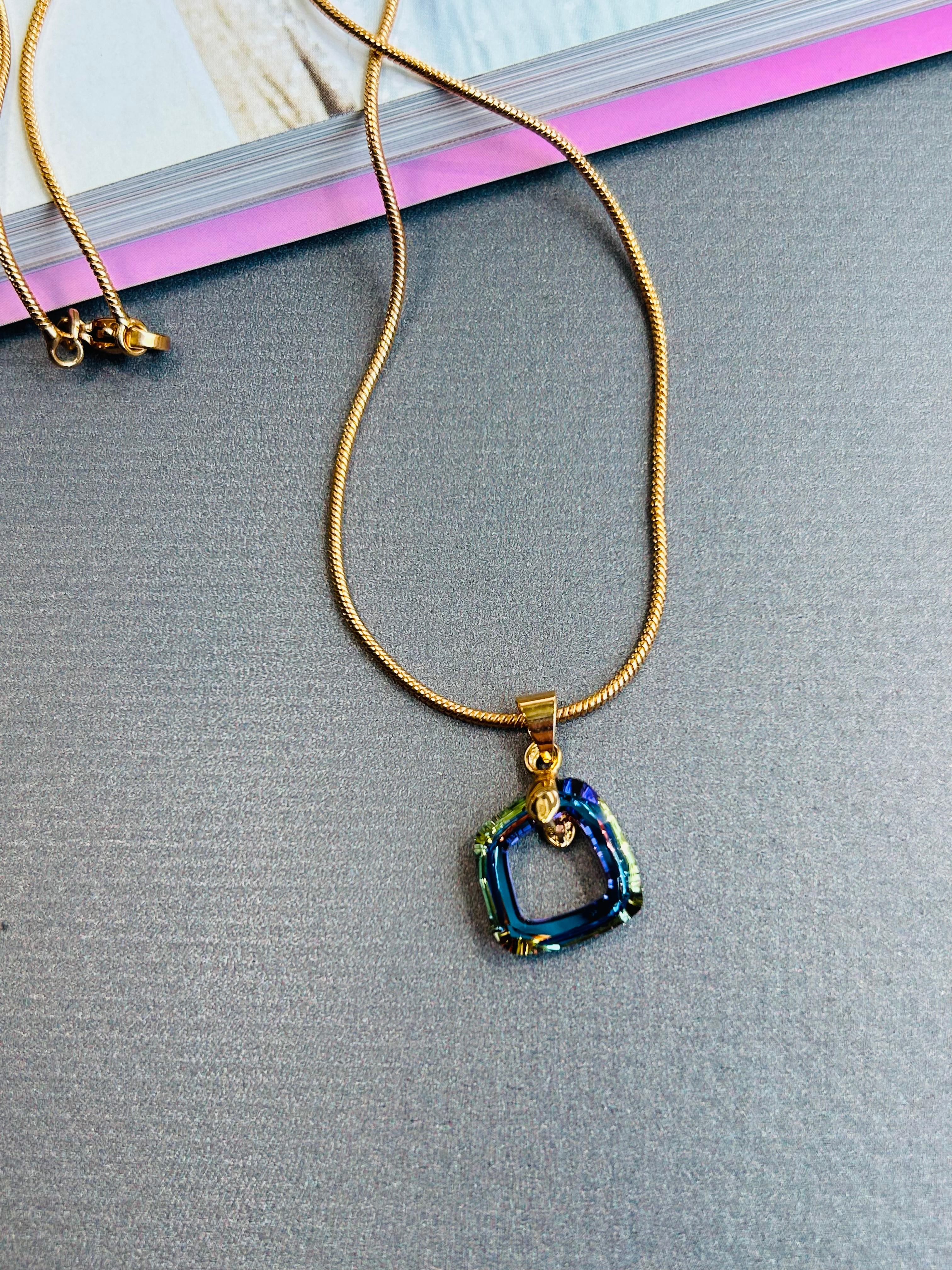 Mini Cosmic Square Swarovski Kristal Taş Kolye