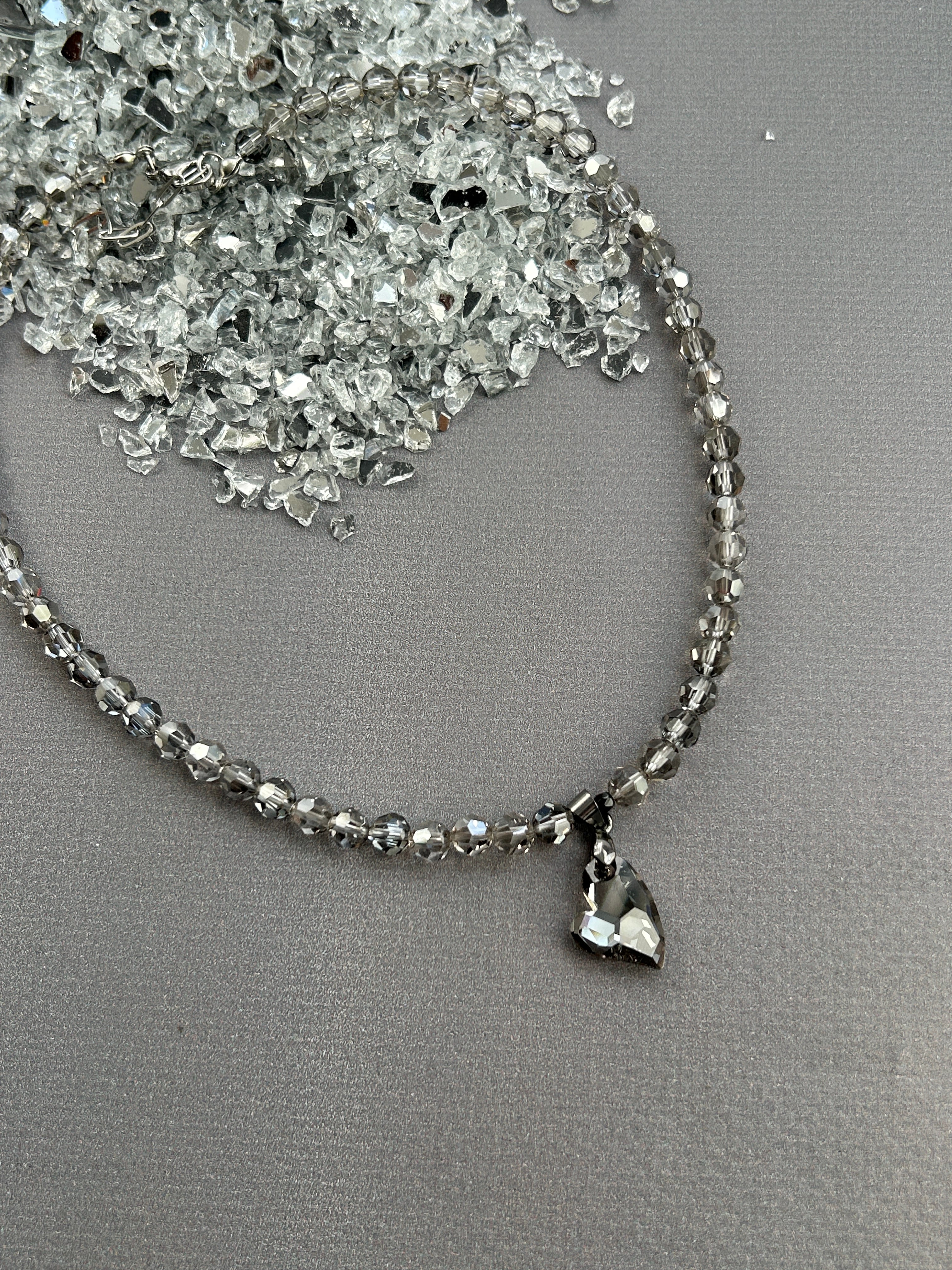 Half Moon Gray Swarovski Kristal Boncuk Kolye