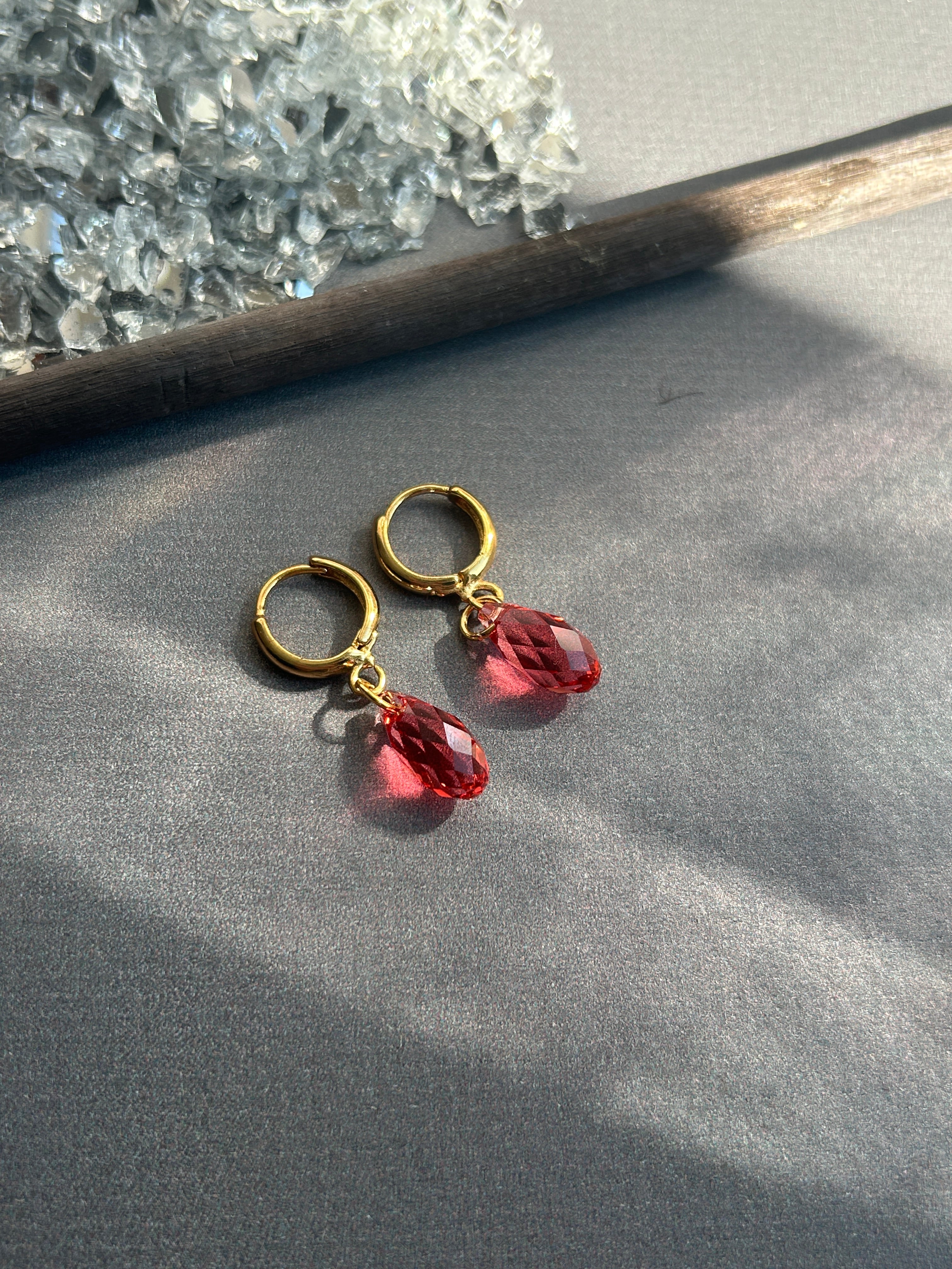 Mini Kırmızı Swarovski Kristal Taş Damla Küpe 