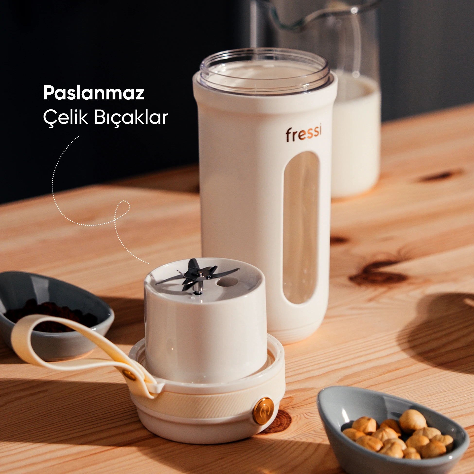 FR-BL03 Taşınabilir Şarjlı 80 W 350ml Öğütücü Fonksiyonlu Krem Kişisel Smoothie Blender