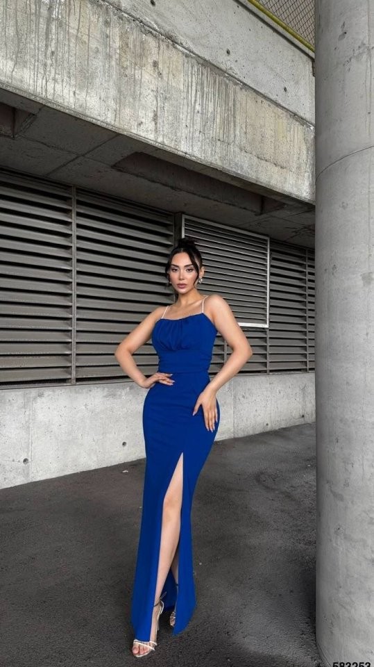 Kadın Ip Askılı Gipe Detay Maxi Boy Yırmaçlı Elbise