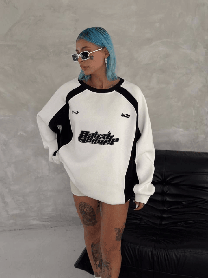 Kışlık Nakış İşlemeli Bisiklet Yaka Parçalı SweatShirt - Beyaz