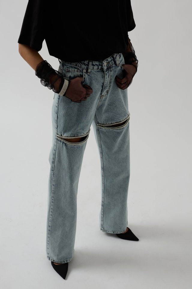Bacak Dekolteli Taşlı Jean
