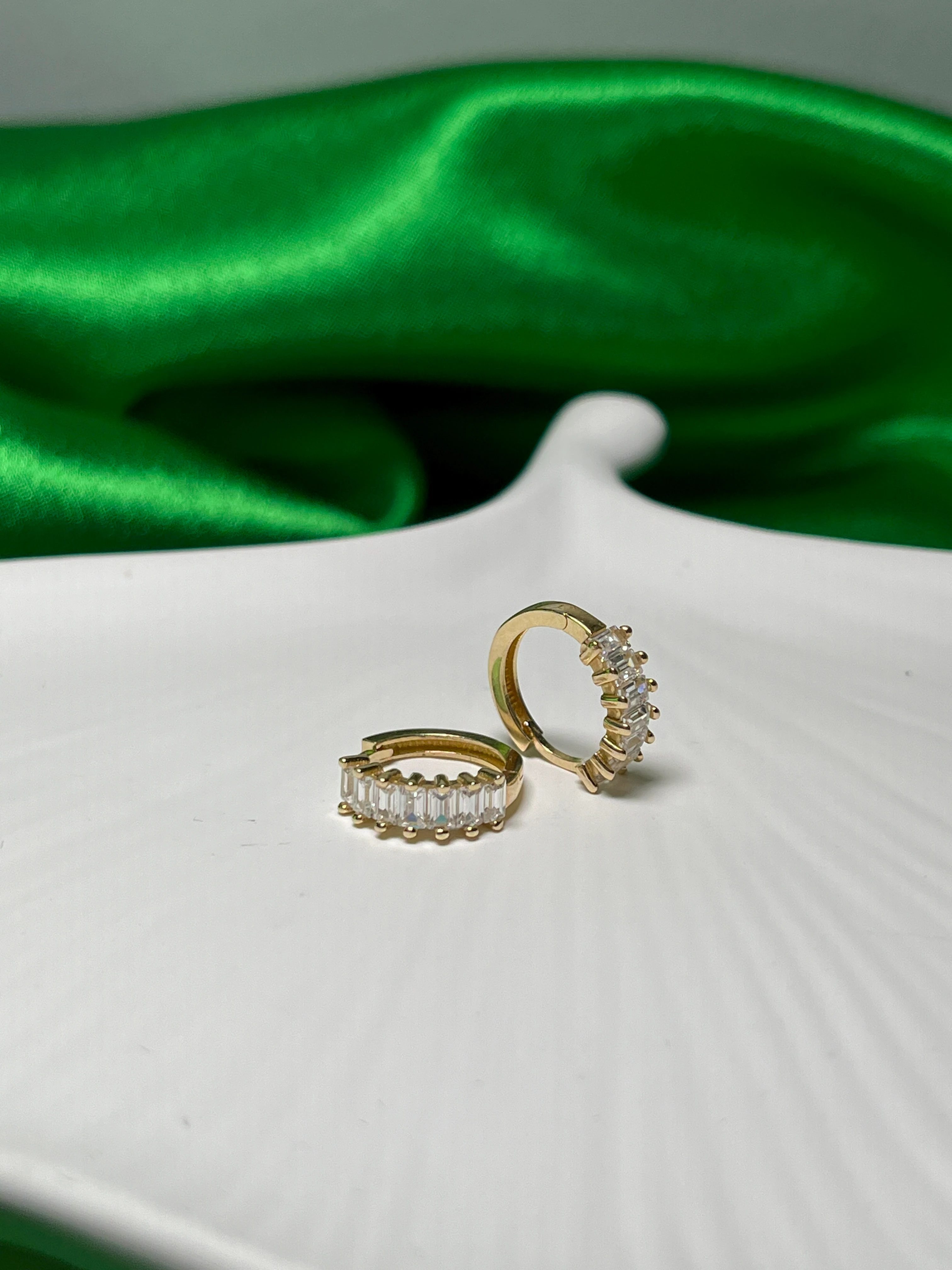 BAGET TAŞLI FANTEZİ KÜPE