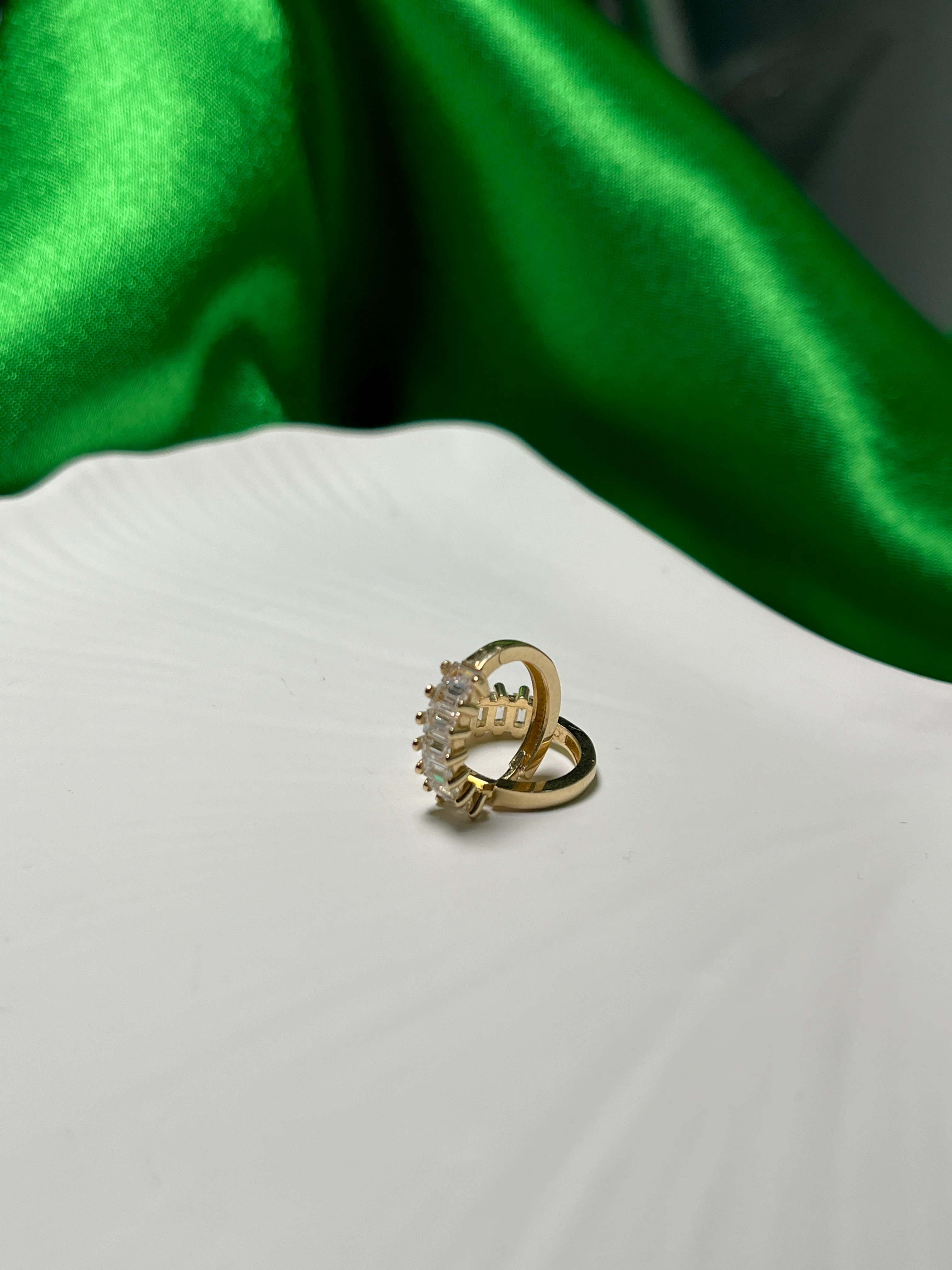 BAGET TAŞLI FANTEZİ KÜPE