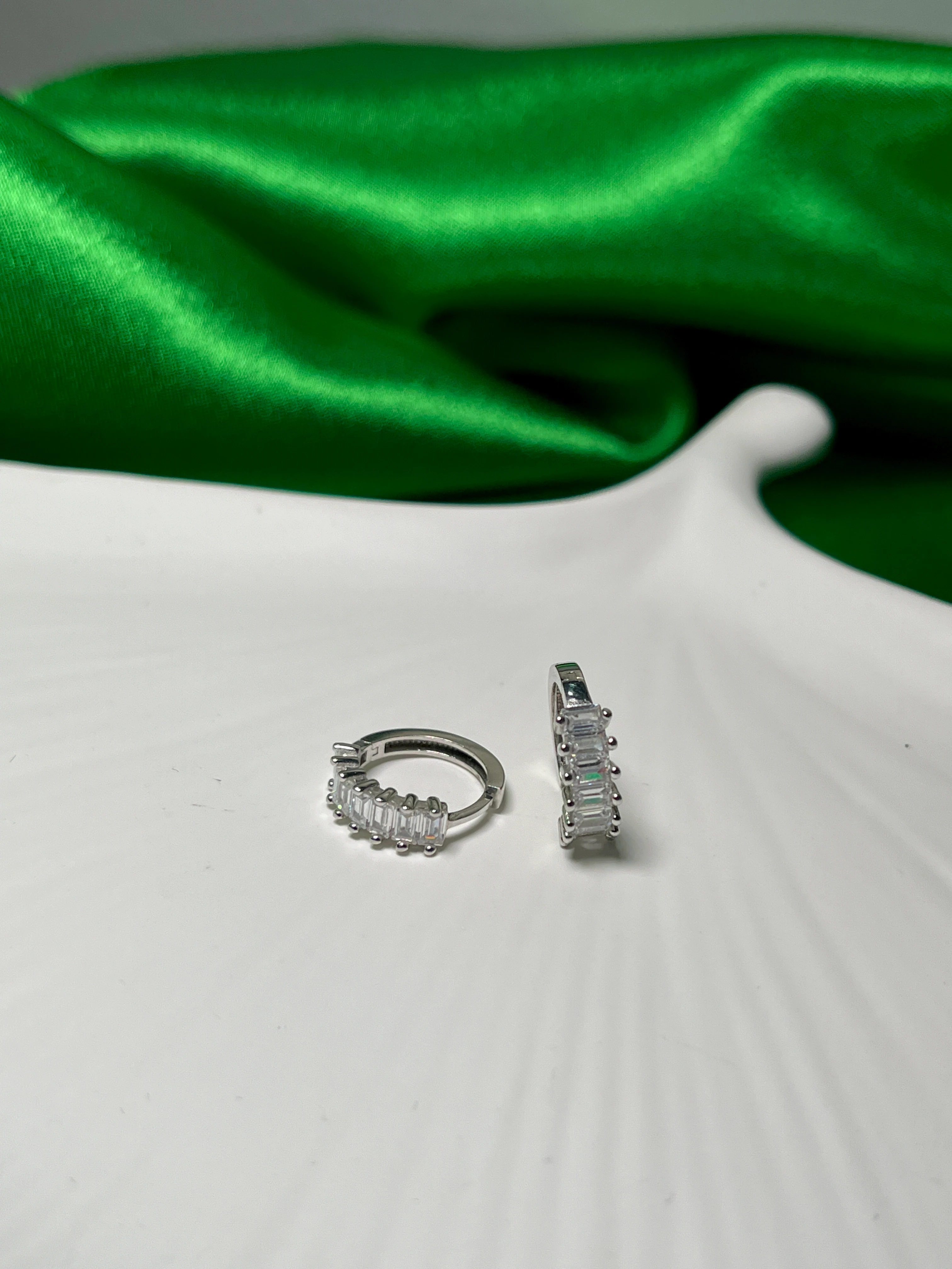 BAGET TAŞLI FANTEZİ KÜPE