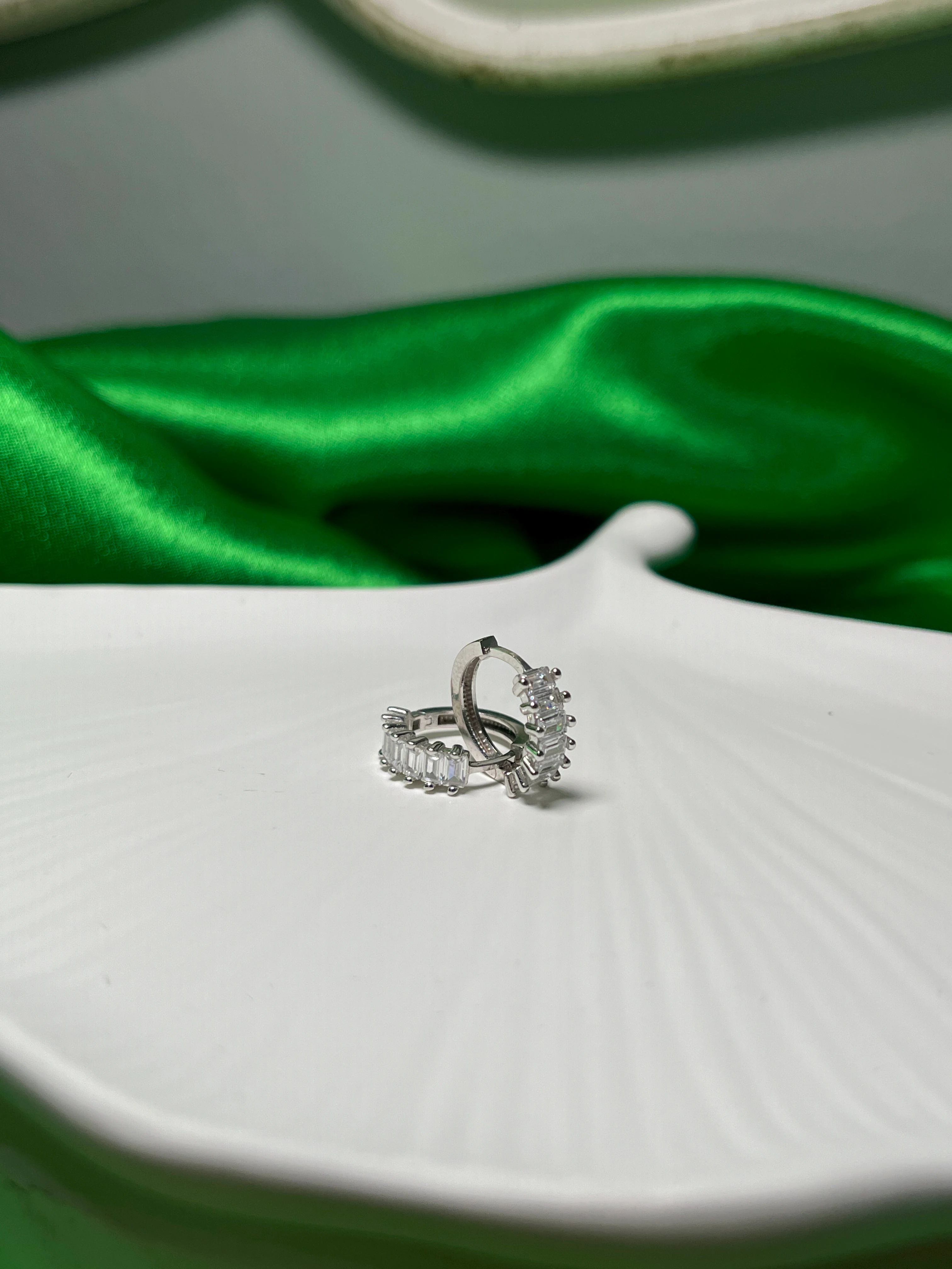 BAGET TAŞLI FANTEZİ KÜPE