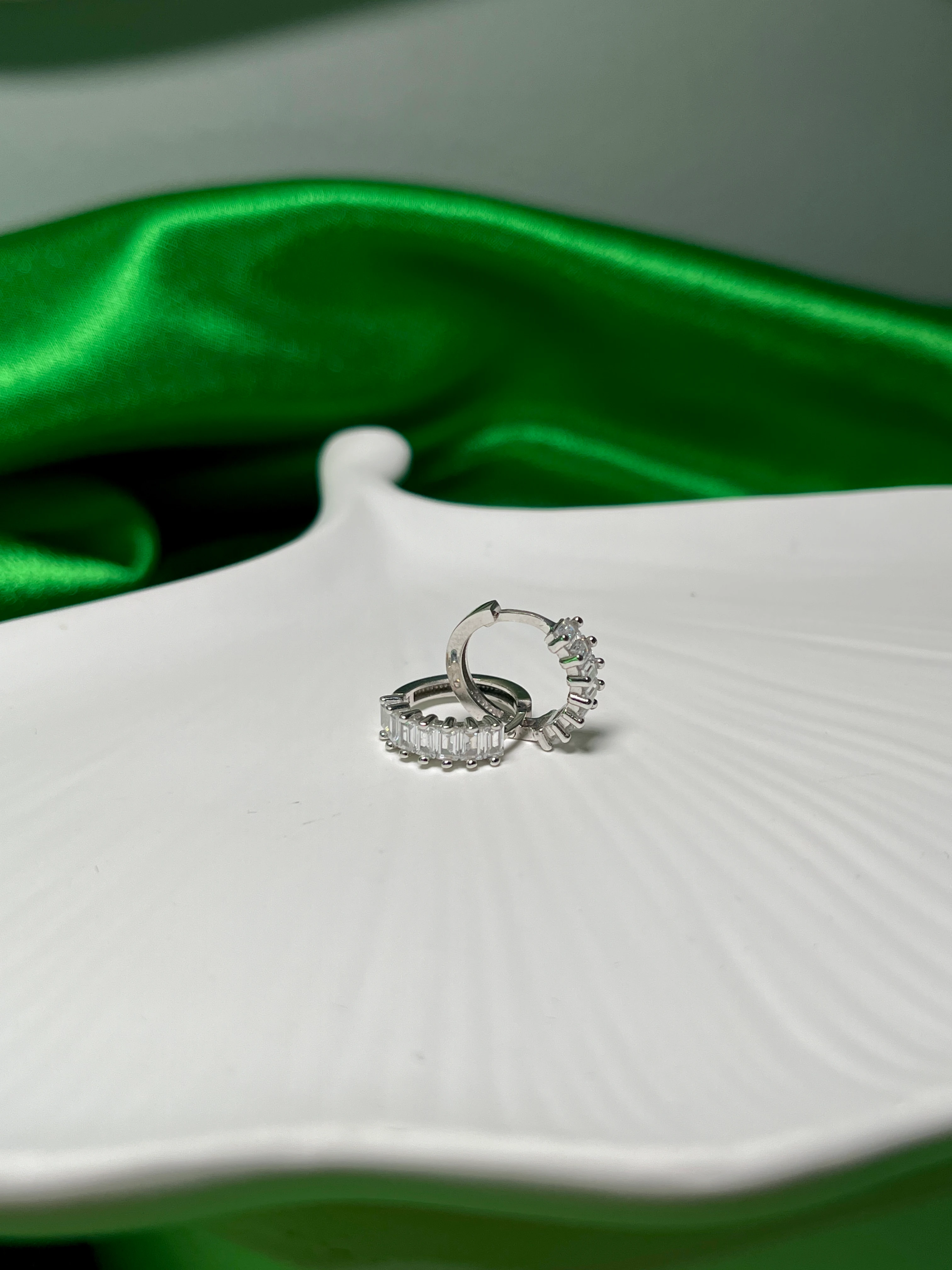 BAGET TAŞLI FANTEZİ KÜPE