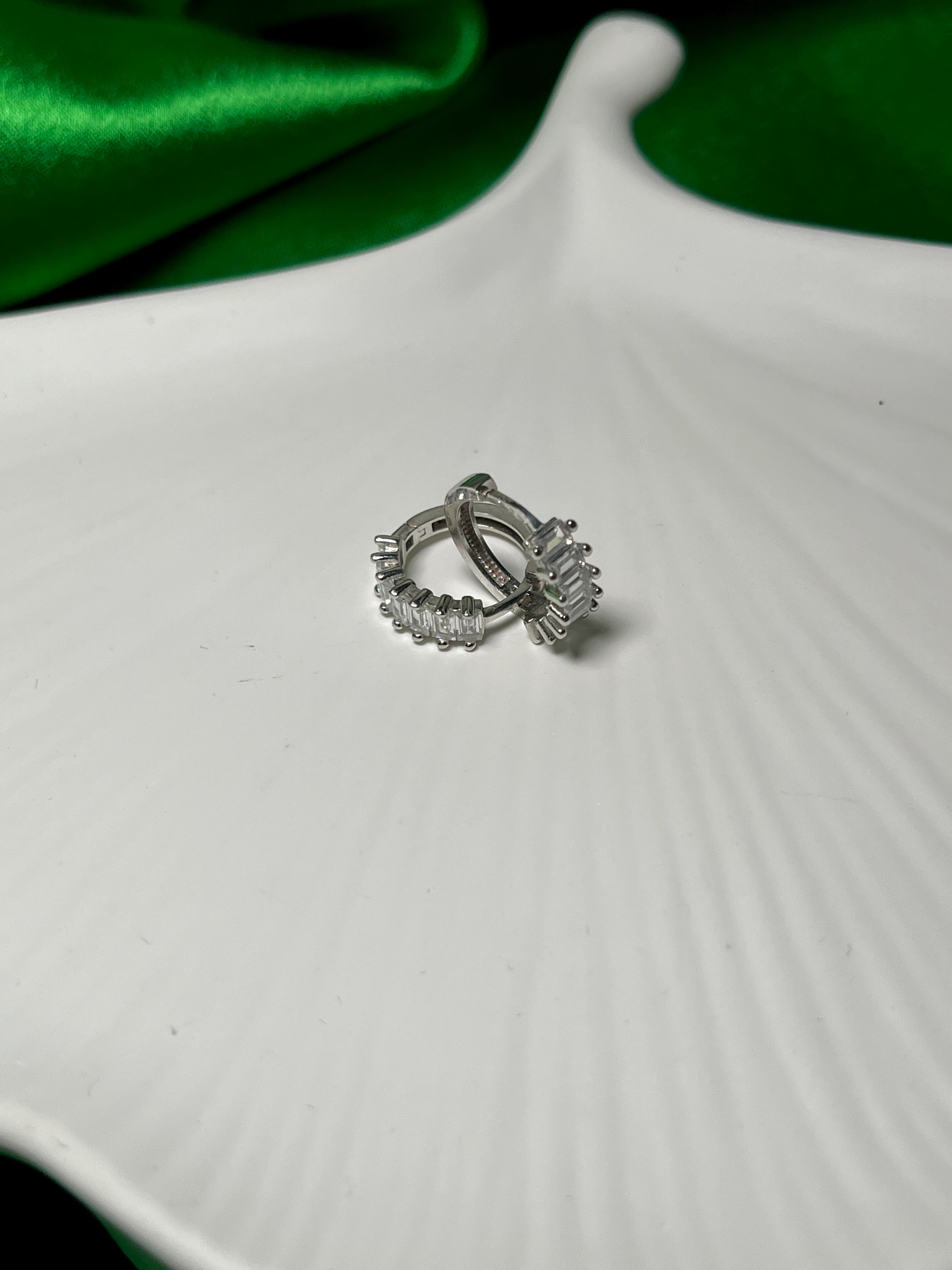 BAGET TAŞLI FANTEZİ KÜPE