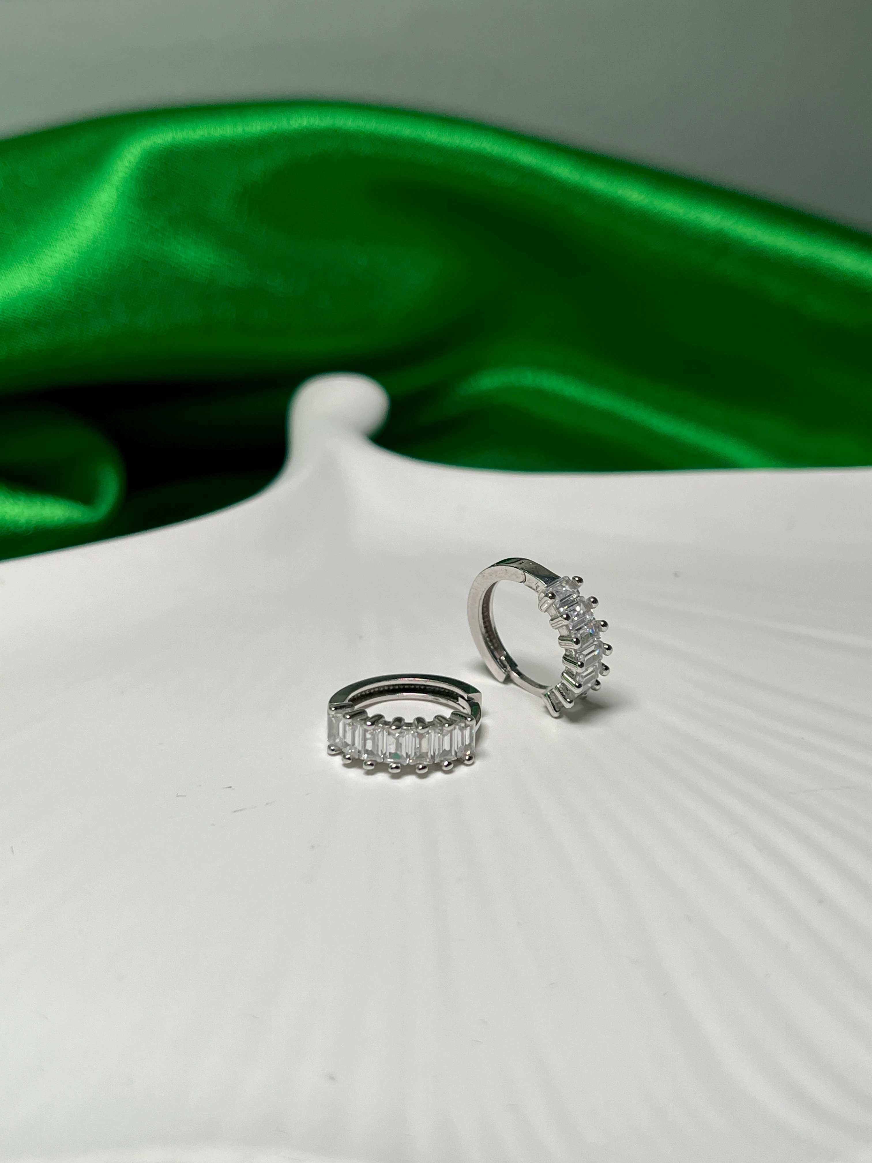 BAGET TAŞLI FANTEZİ KÜPE