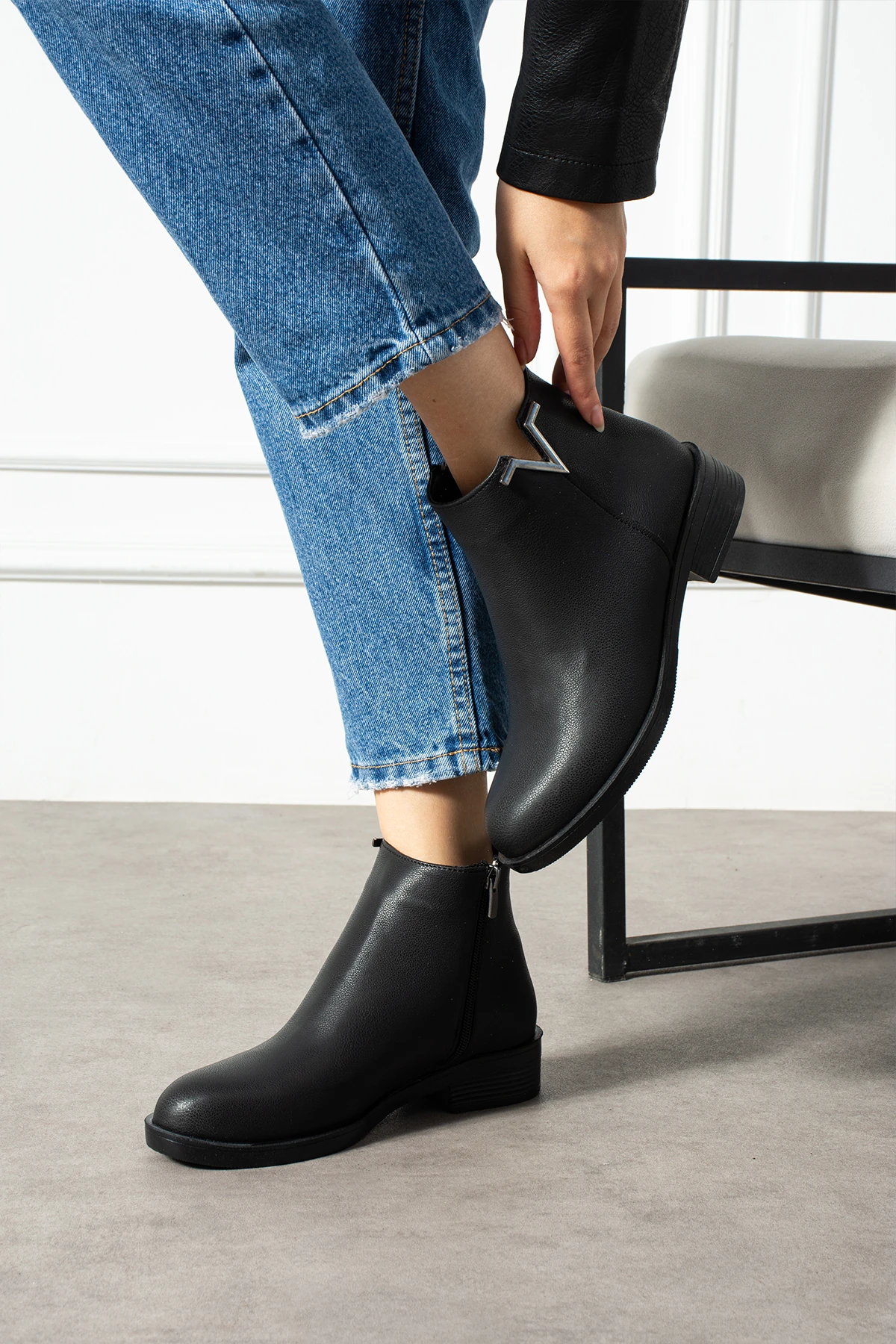 Kadın V Tokalı Fermuarlı Rahat Bot 81NAV